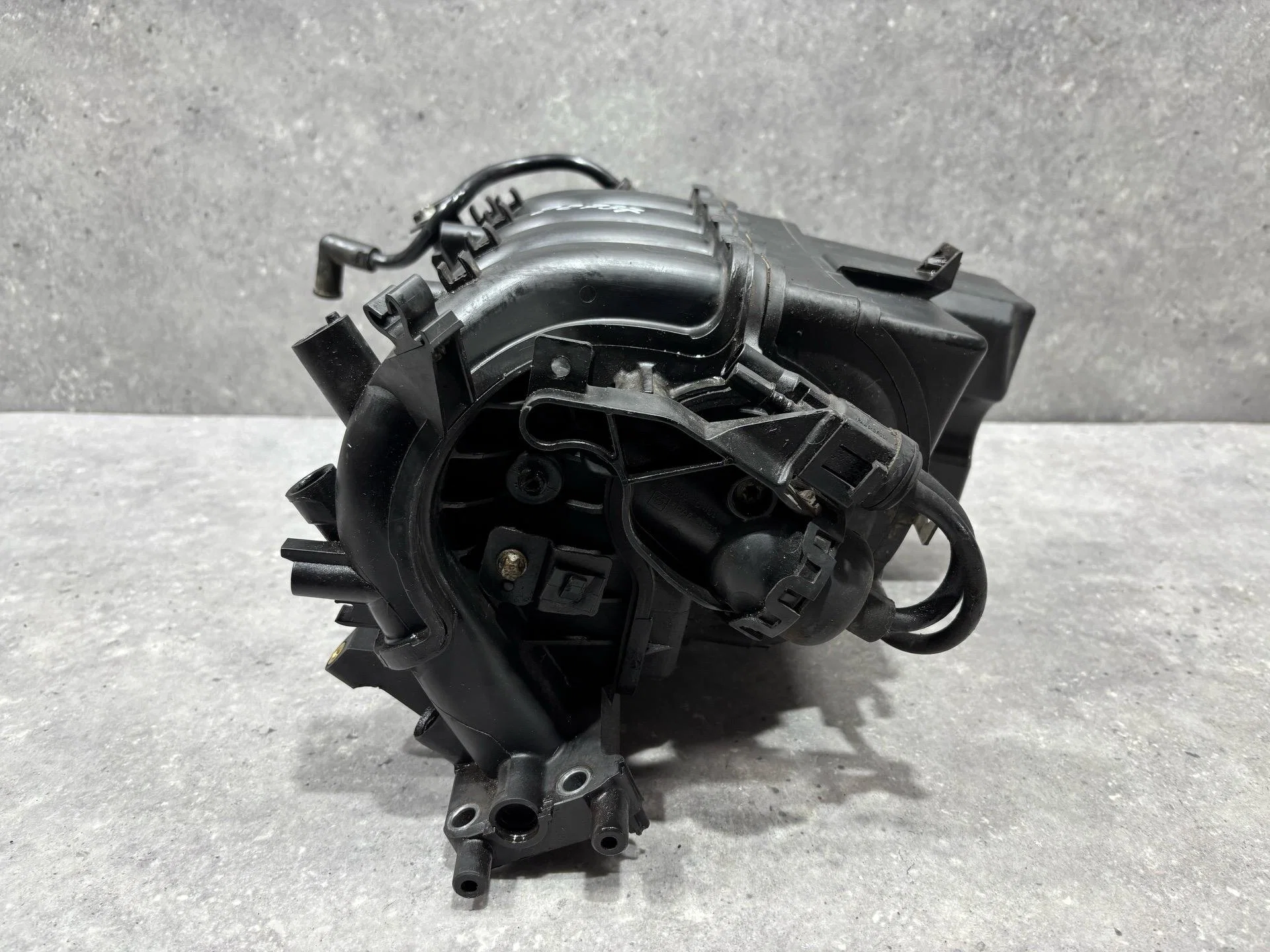 Впускной коллектор Opel Astra H рест. L69 2008 - миниатюра 5
