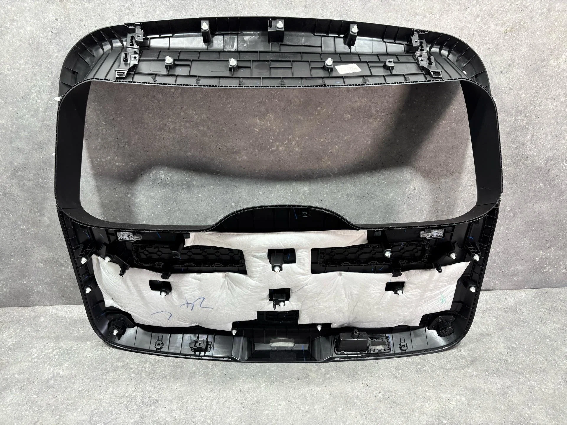 Обшивка двери багажника Jetour X90 Plus 1 2023 - миниатюра 9