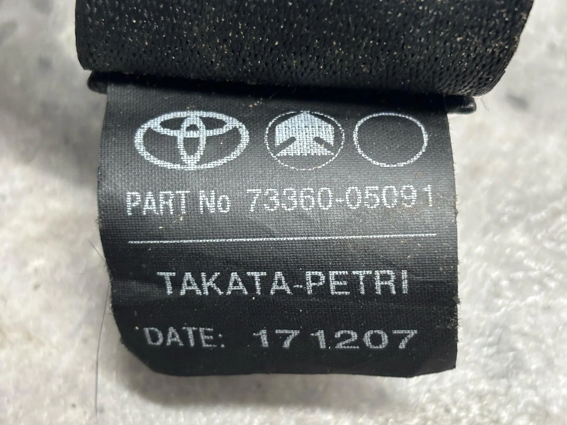 Ремень безопасности задний Toyota Avensis - миниатюра 8