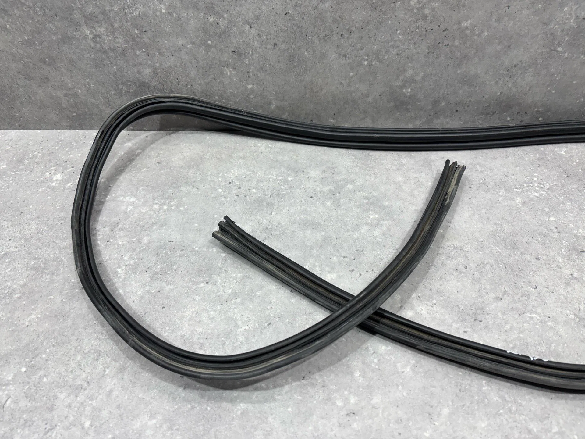 Уплотнитель багажника Volkswagen Jetta 6 162 2013 - миниатюра 2