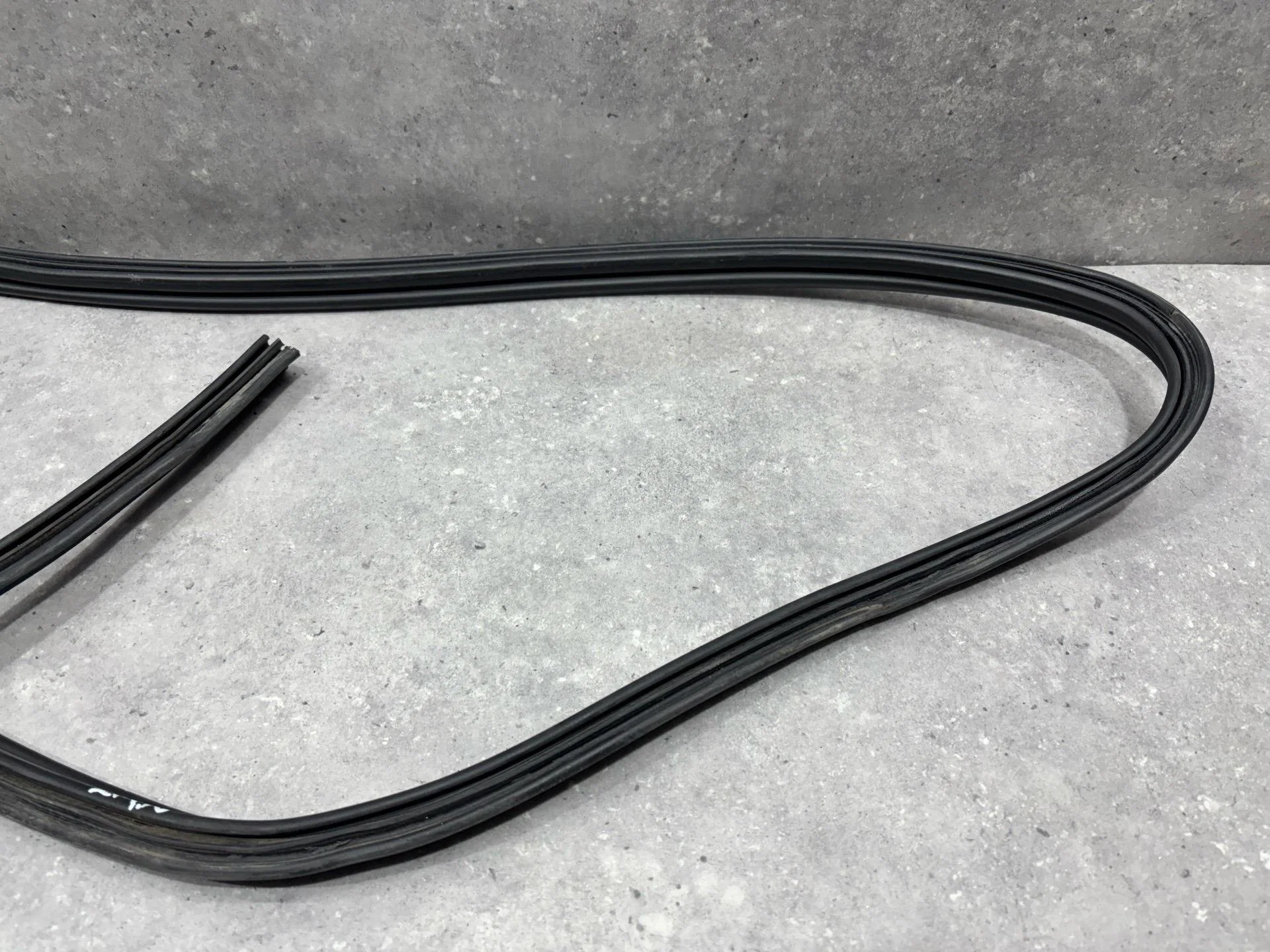 Уплотнитель багажника Volkswagen Jetta 6 162 2013 - миниатюра 3
