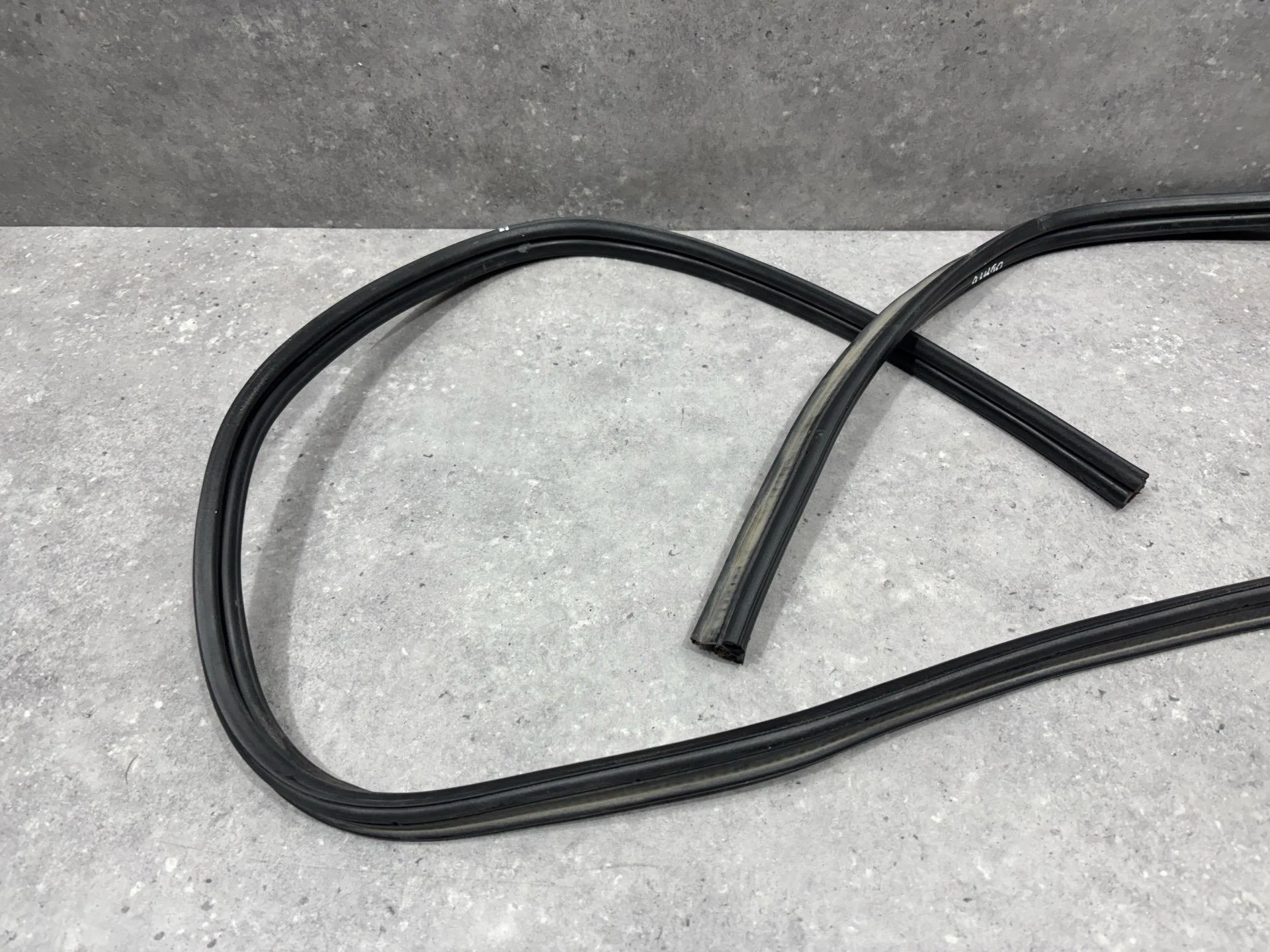 Уплотнитель багажника Volkswagen Jetta 6 162 2013 - миниатюра 5