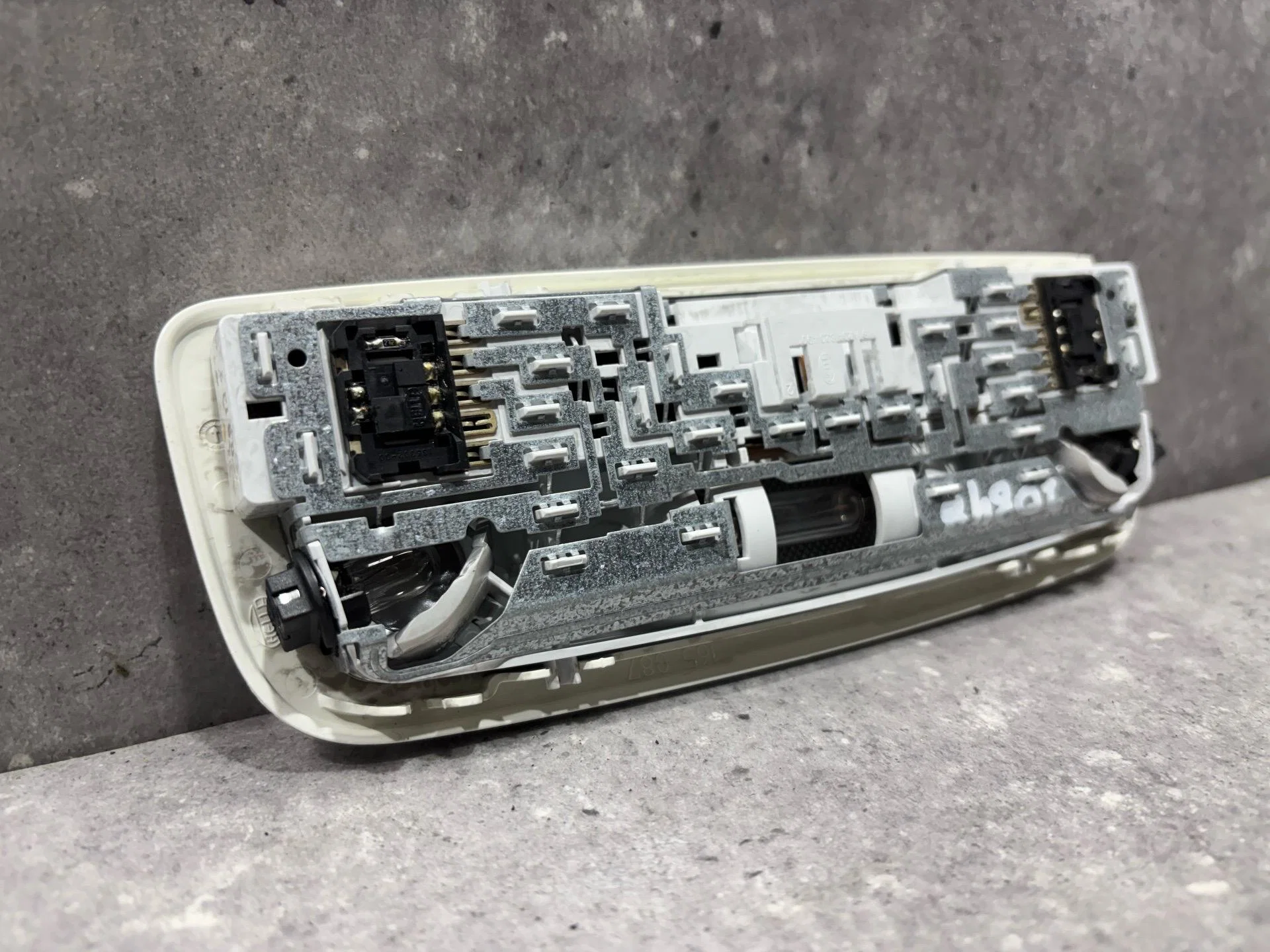 Фонарь салона (плафон) задний Mercedes-Benz C - миниатюра 5