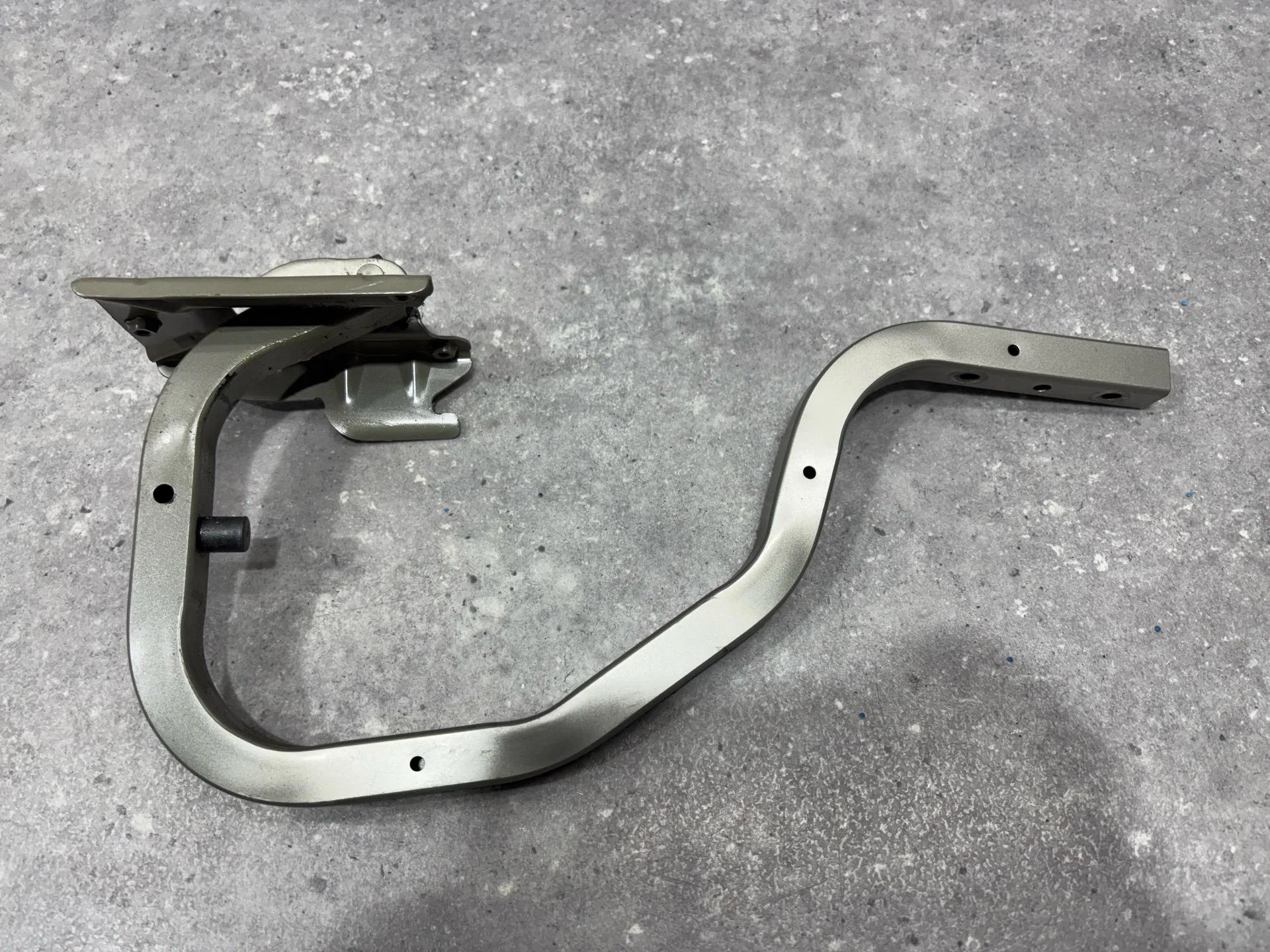 Петля крышки багажника левая Nissan Almera G15 - миниатюра 4