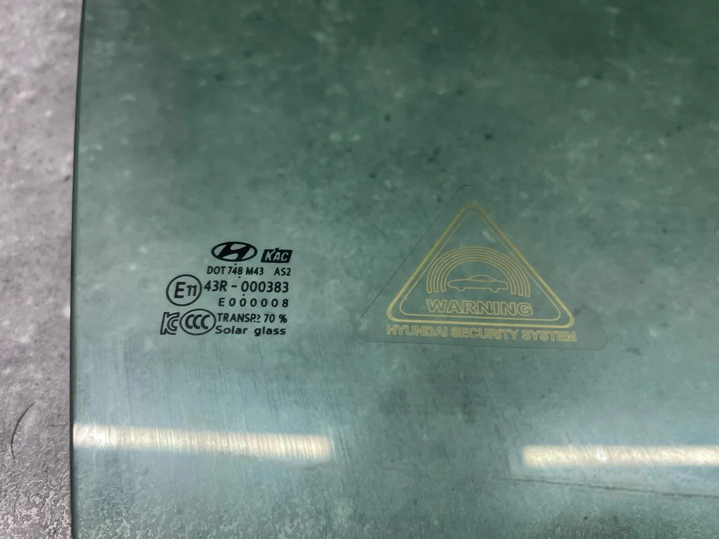 Стекло двери передней правой Hyundai Sonata 7 LF - миниатюра 2