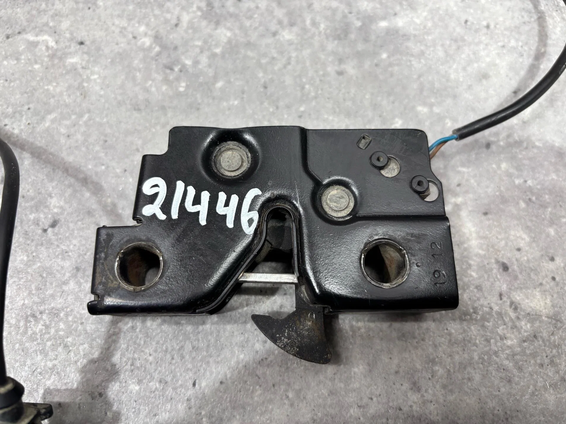 Замок капота Volkswagen Jetta 6 162 2013 - миниатюра 2