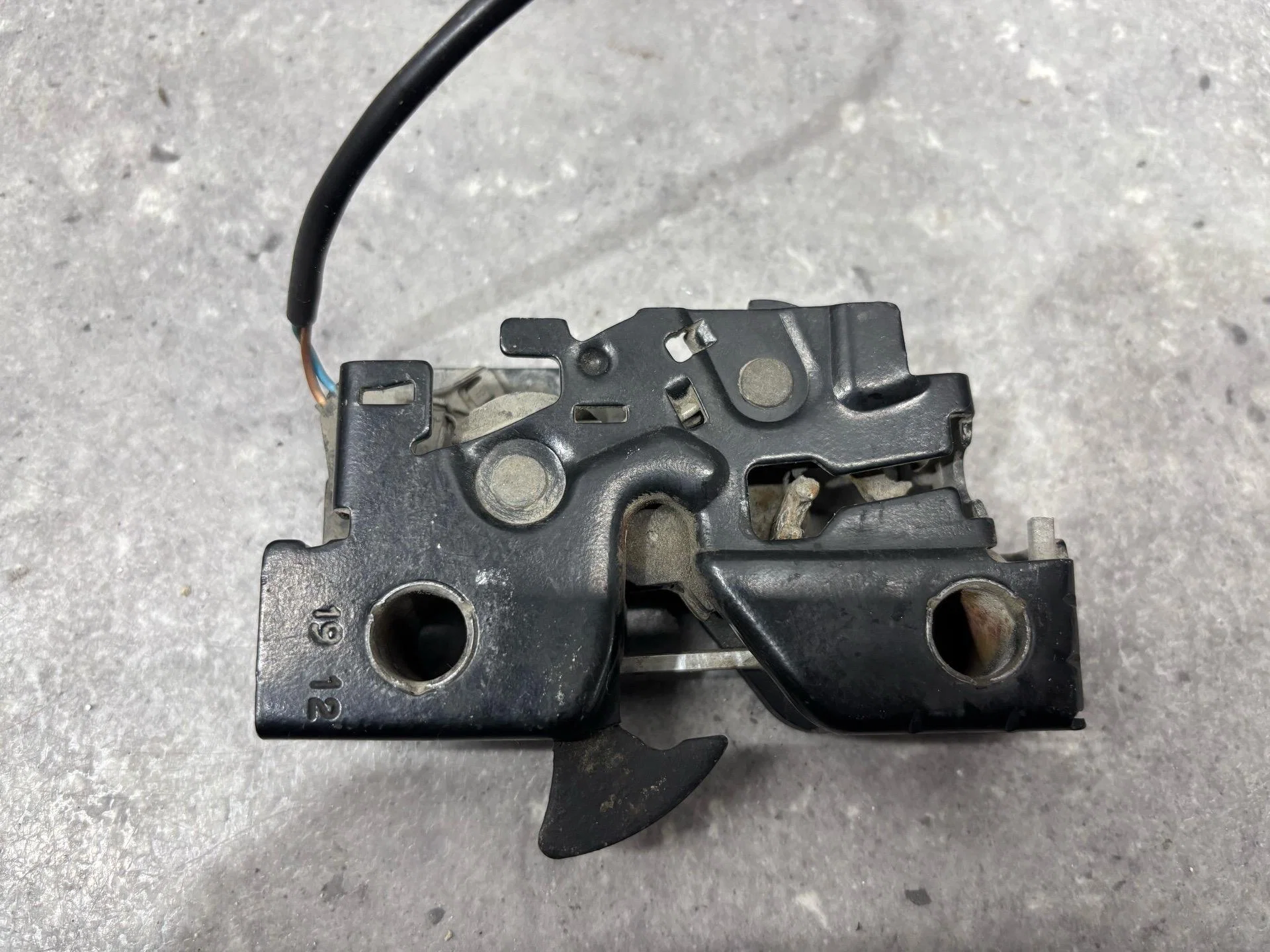 Замок капота Volkswagen Jetta 6 162 2013 - миниатюра 4