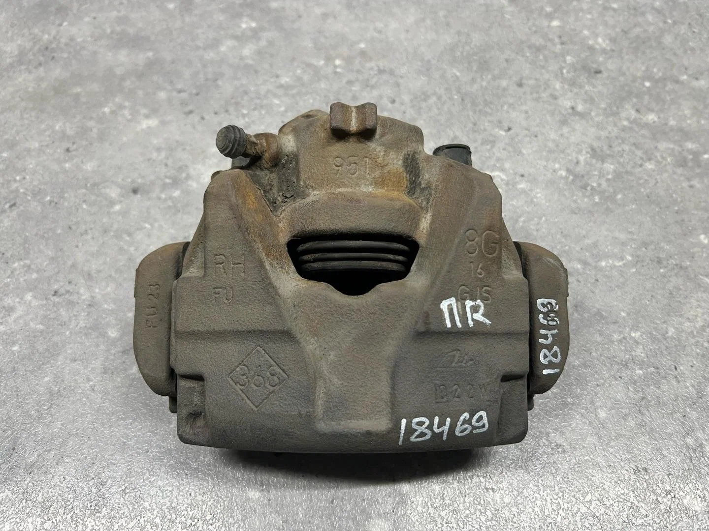 Суппорт тормозной передний правый Nissan Terrano - изображение 1