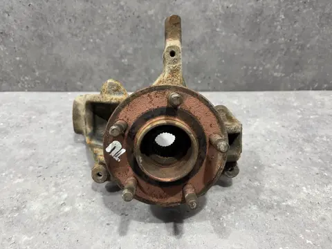 Кулак передний левый Ford Focus 3 CB8 2012 1882875
