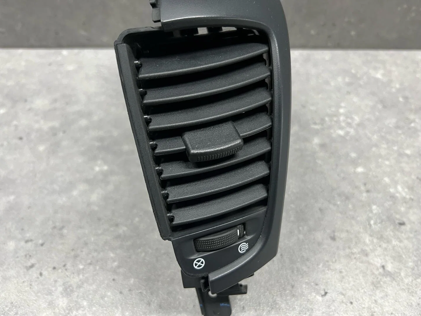 Дефлектор обдува салона центральный Kia Sorento - миниатюра 2
