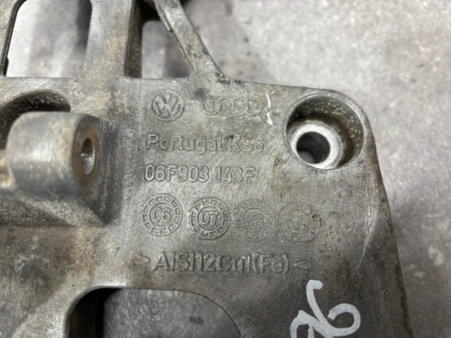Кронштейн генератора Volkswagen Passat B6 3C2 2009 - миниатюра 7