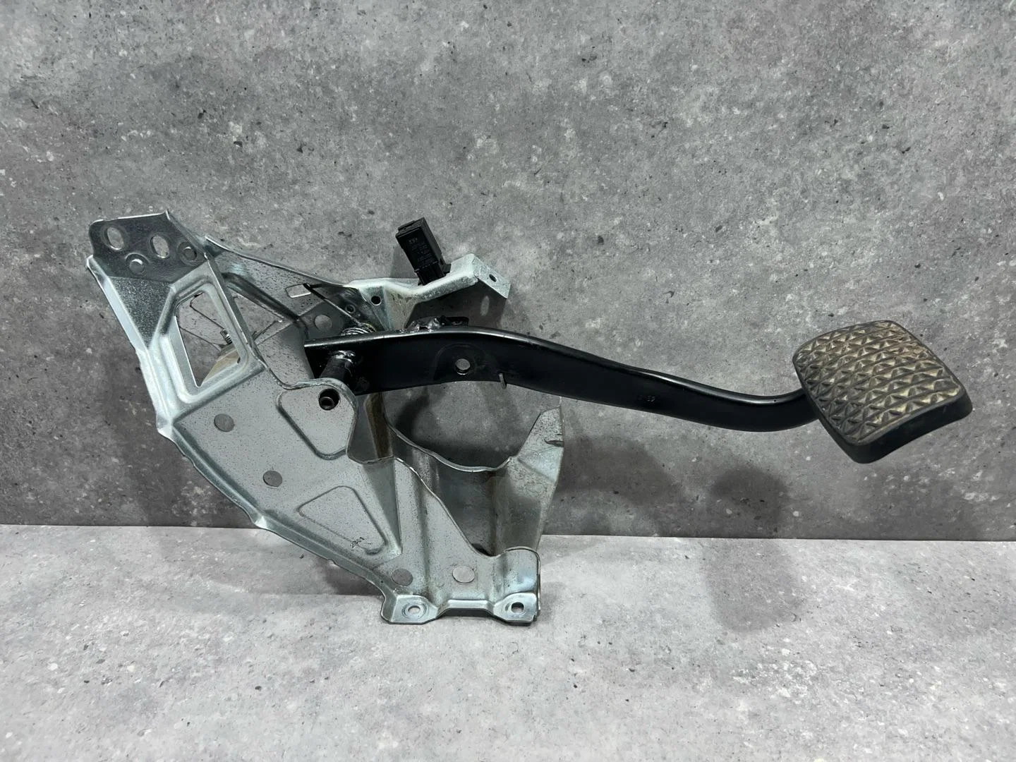 Педаль тормоза Opel Astra H рест. L69 2013 - миниатюра 5