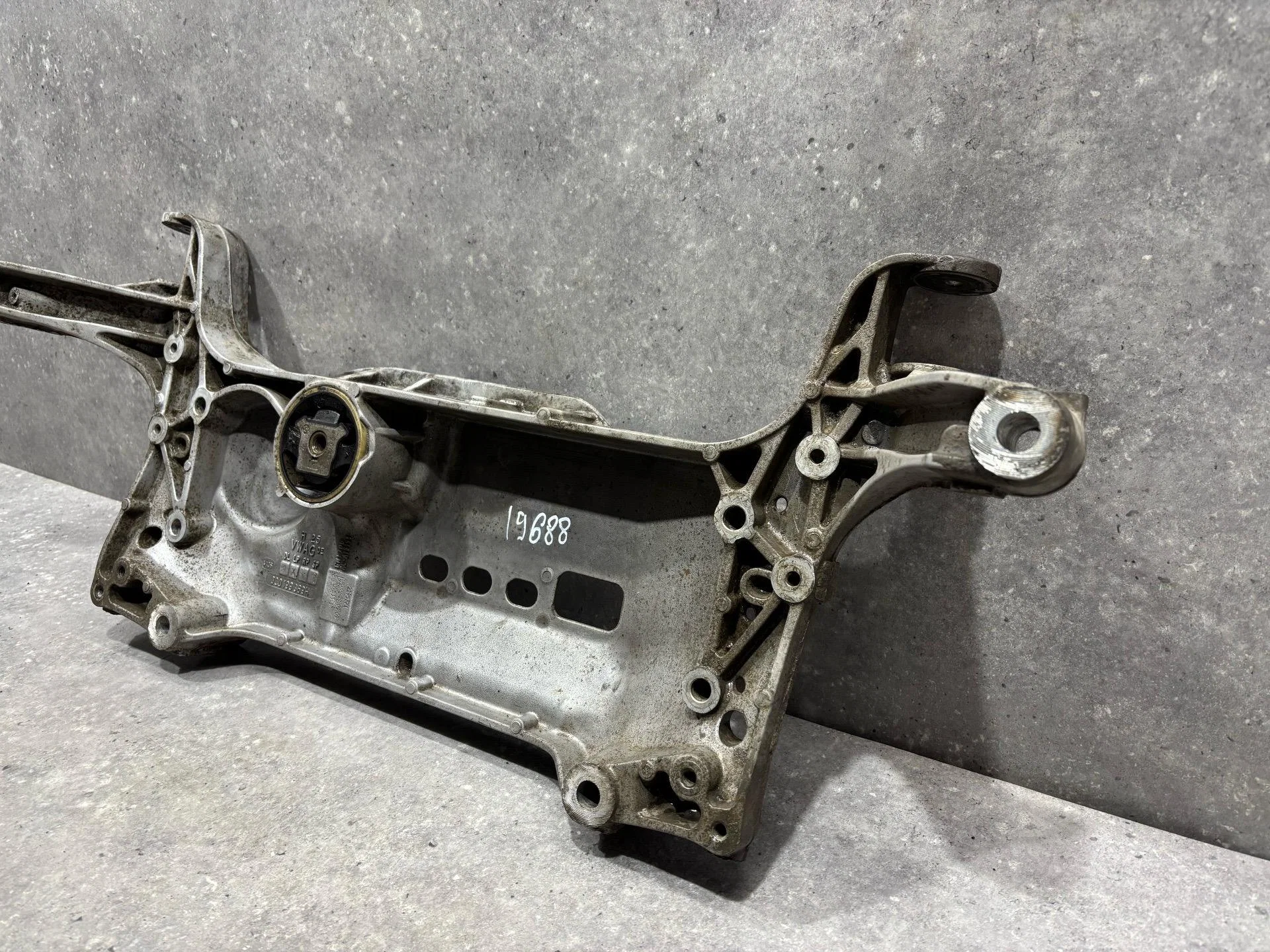 Передняя балка (подрамник) Volkswagen Passat B6 - миниатюра 3