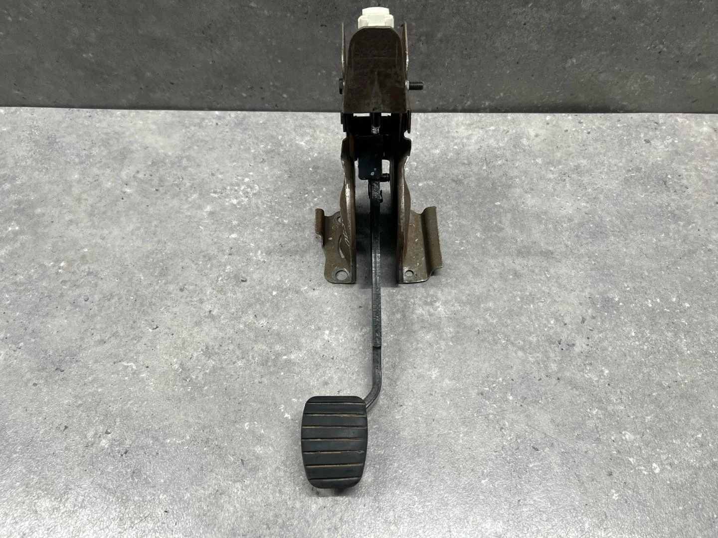 Педаль тормоза Nissan Terrano D10 2018 465016578R - изображение 1