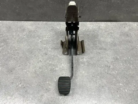 Педаль тормоза Nissan Terrano D10 2018 465016578R