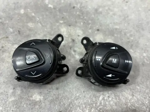 Кнопки управления на руле Ford Focus 3 CB8 2012
