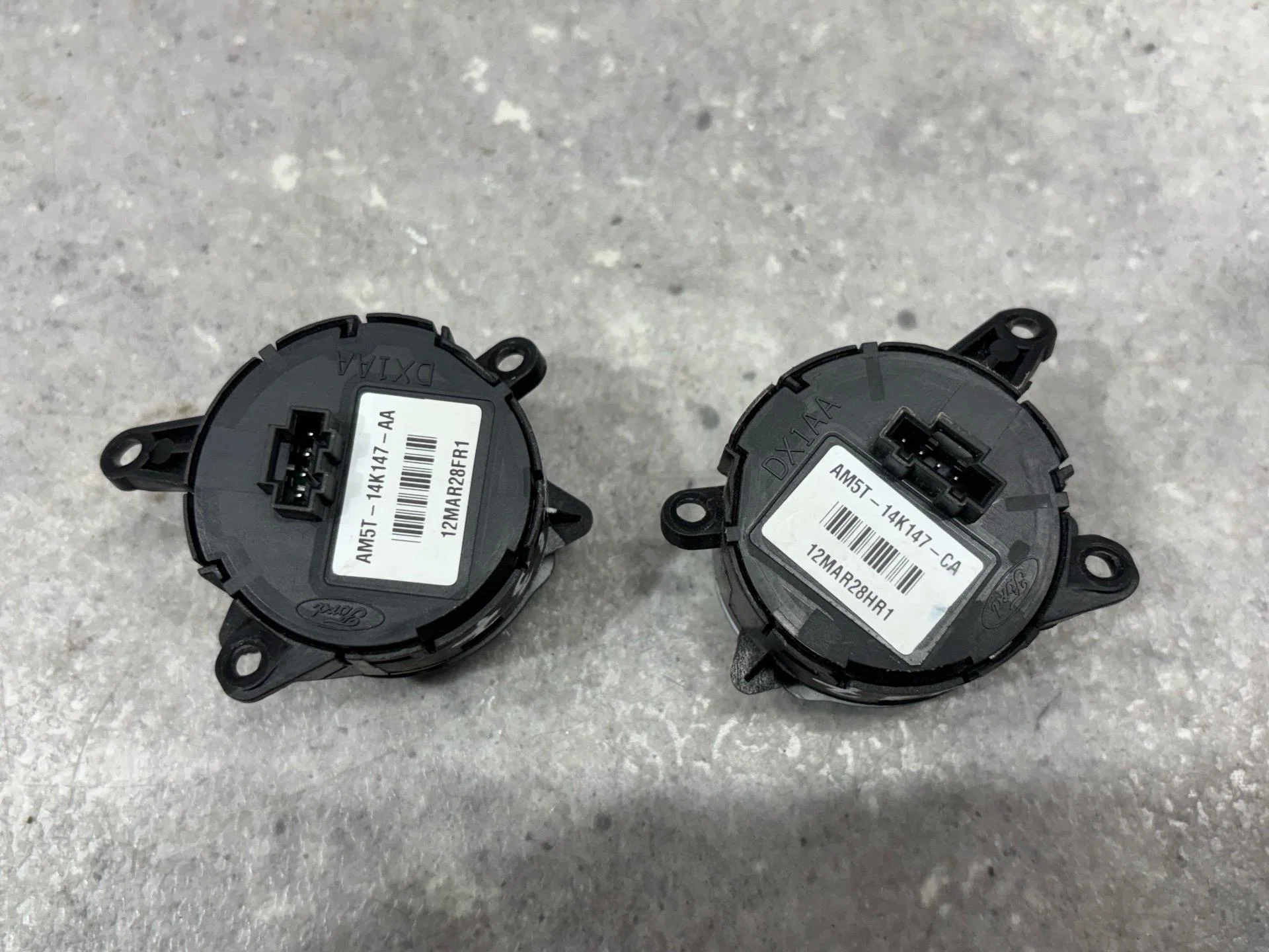 Кнопки управления на руле Ford Focus 3 CB8 2012 - миниатюра 4