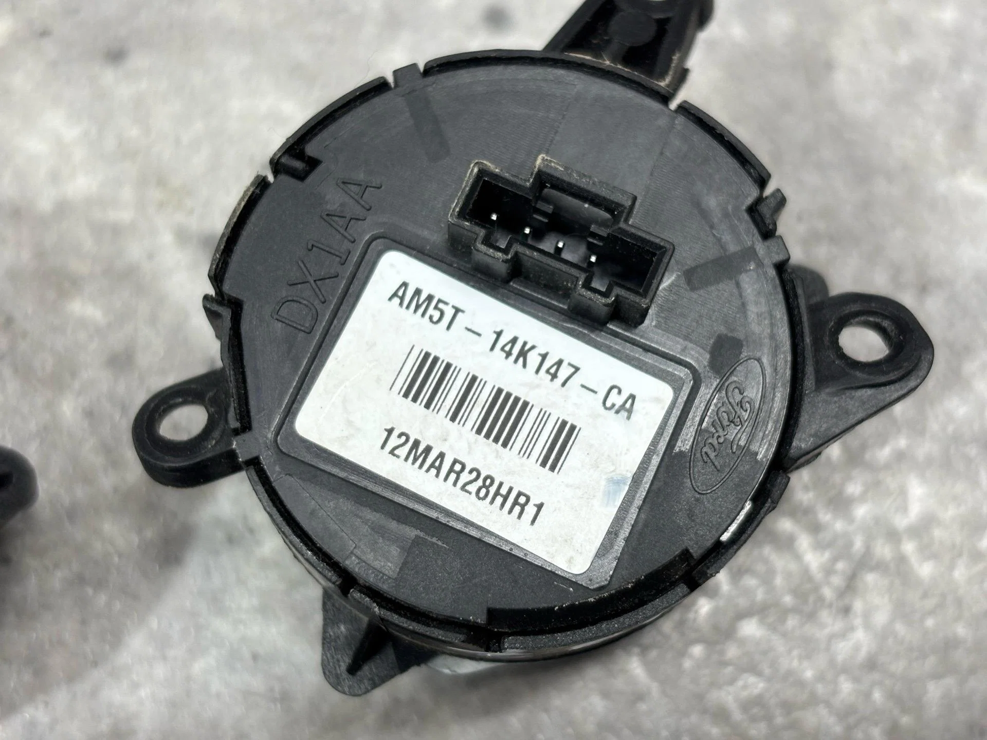 Кнопки управления на руле Ford Focus 3 CB8 2012 - миниатюра 5