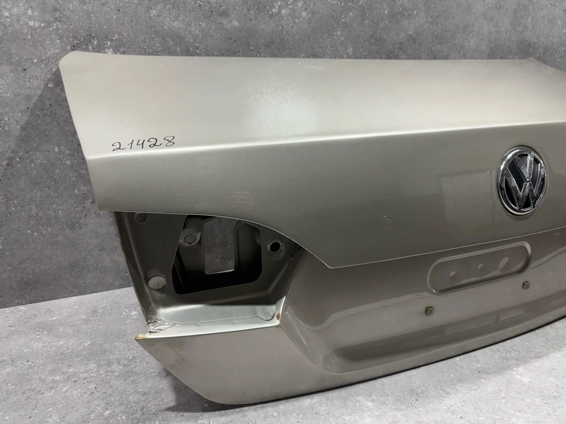 Крышка багажника Volkswagen Jetta 6 162 2013 - миниатюра 2