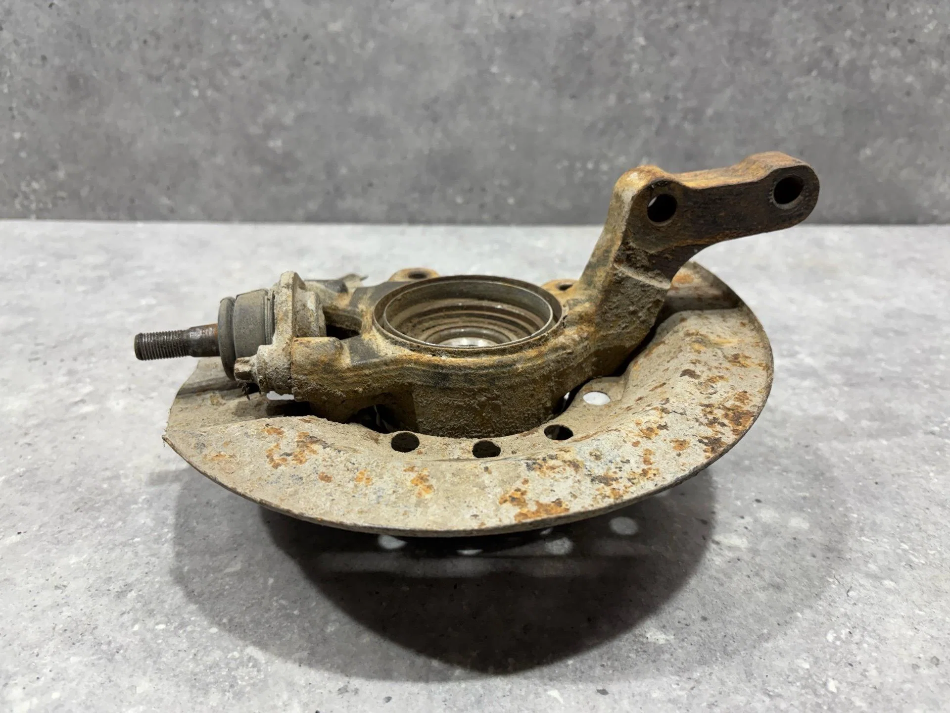 Кулак передний правый Lada Granta 1 рест. 2022 - миниатюра 3