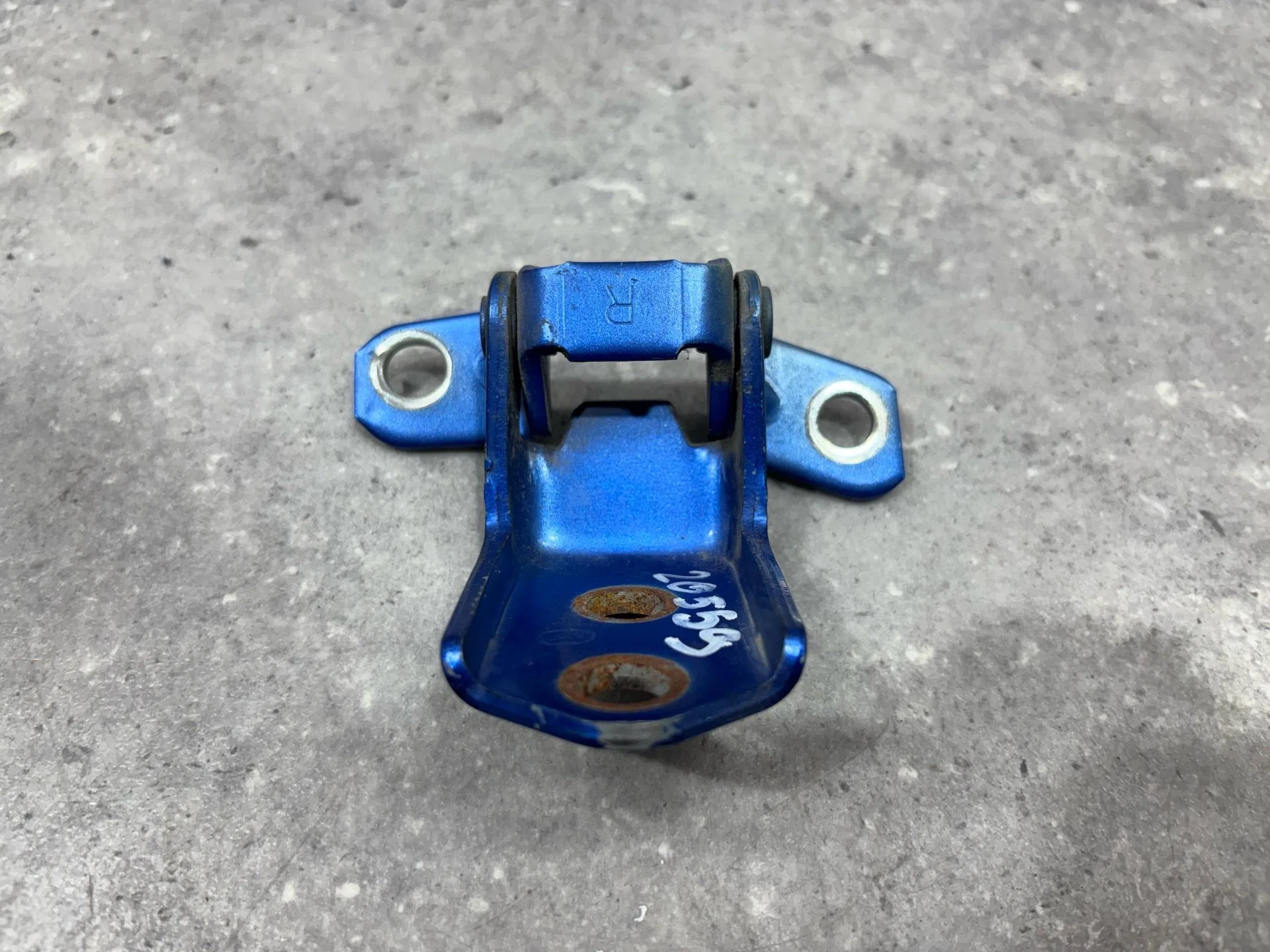 Петля двери передней правой Mazda 3 1 F15158210B - изображение 1