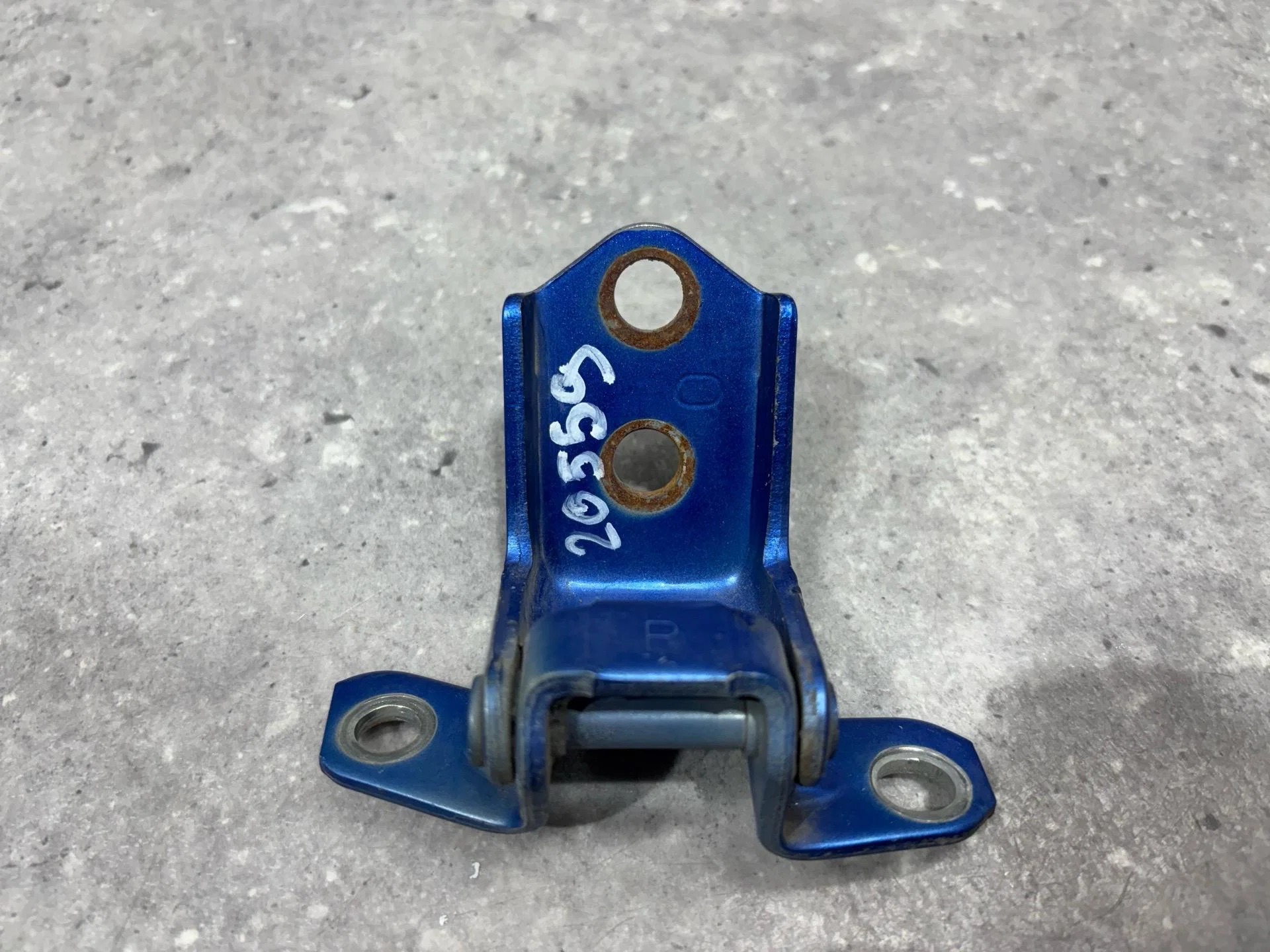 Петля двери передней правой Mazda 3 1 F15158210B - миниатюра 2