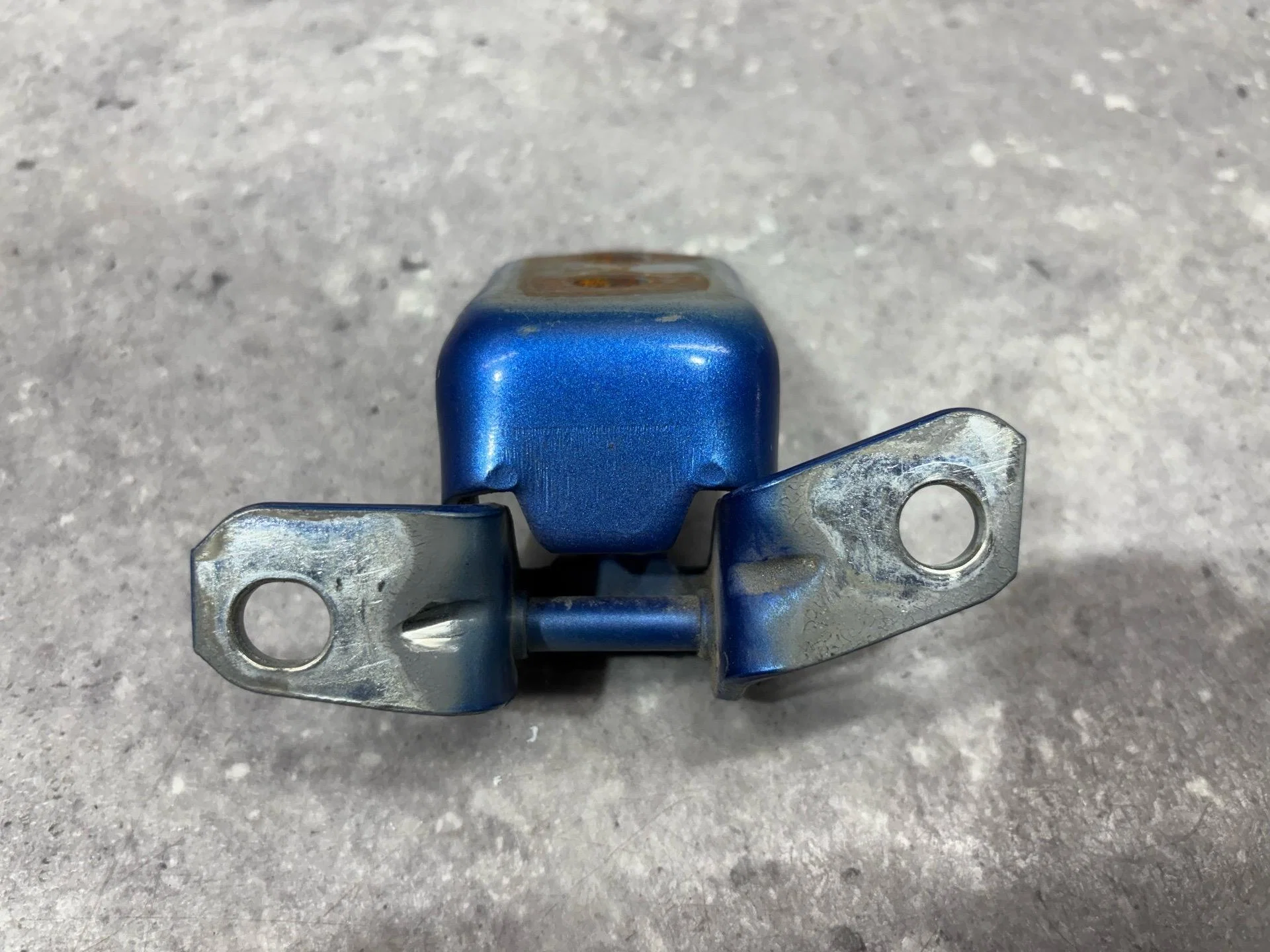 Петля двери передней правой Mazda 3 1 F15158210B - миниатюра 3