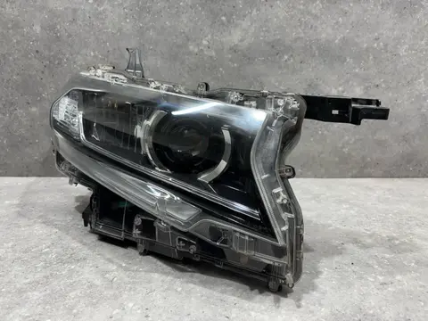 Фара правая Toyota Land Cruiser Prado 8114560N20