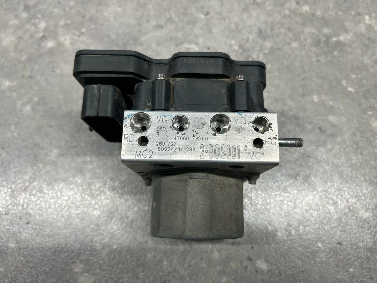 Блок ABS Nissan Terrano D10 2018 476605201R - миниатюра 2