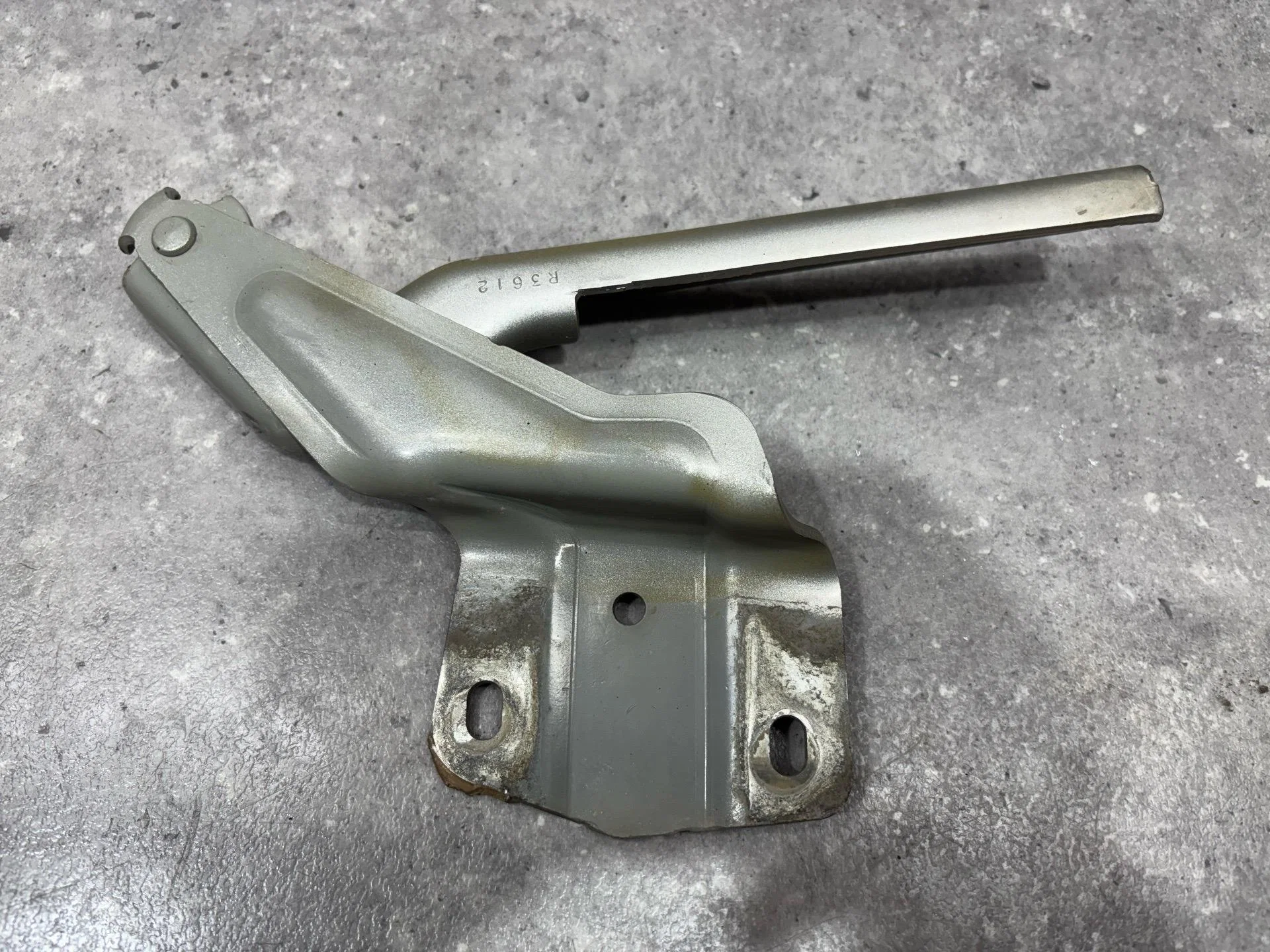 Петля капота правая Volkswagen Jetta 6 162 2013 - миниатюра 4