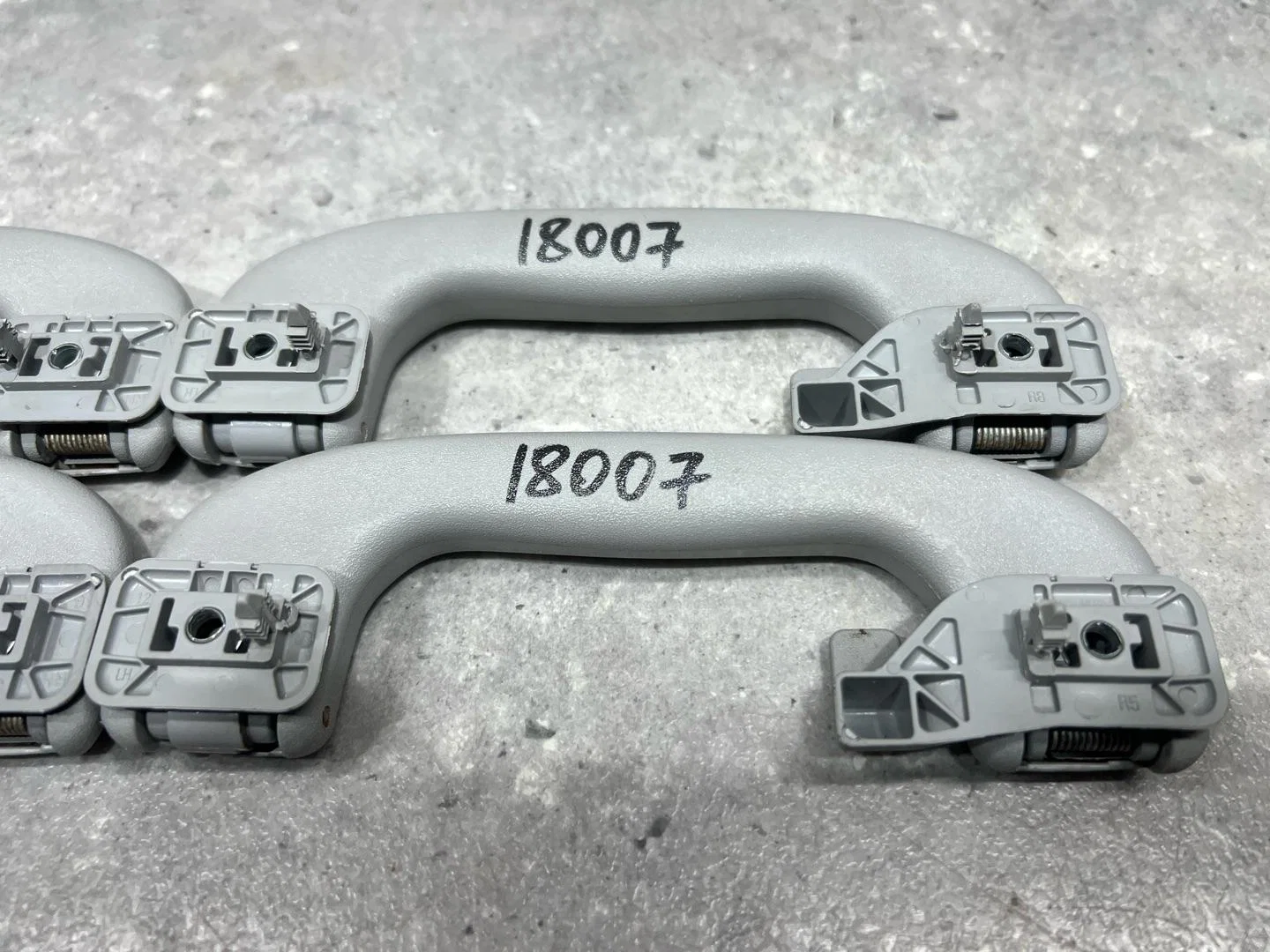 Ручка потолочная Opel Astra H рест. L69 2013 - миниатюра 6
