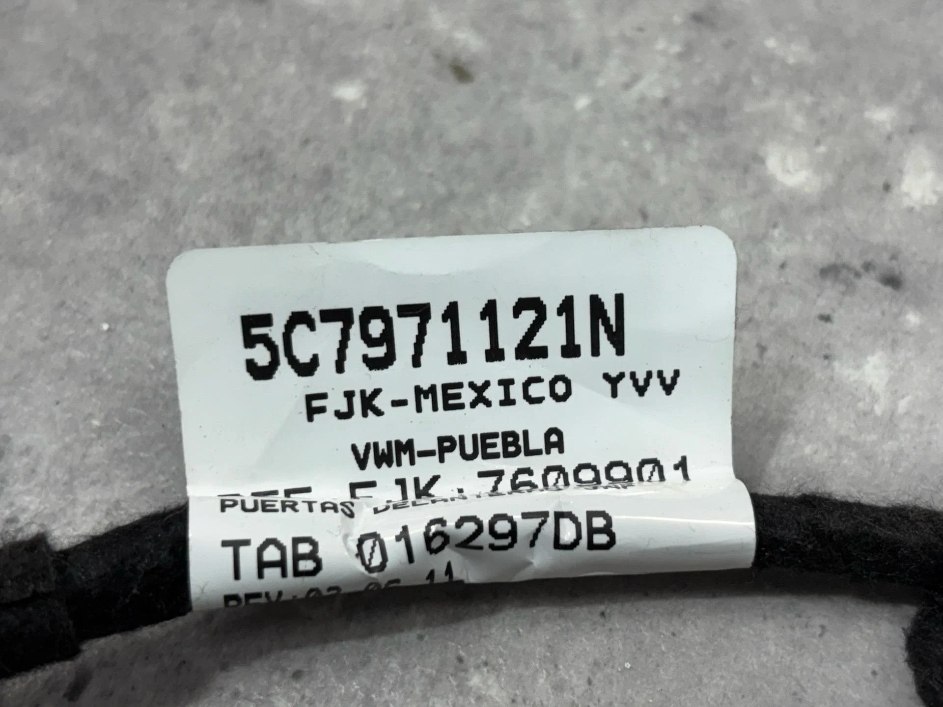 Проводка двери передней правой Volkswagen Jetta 6 - миниатюра 4