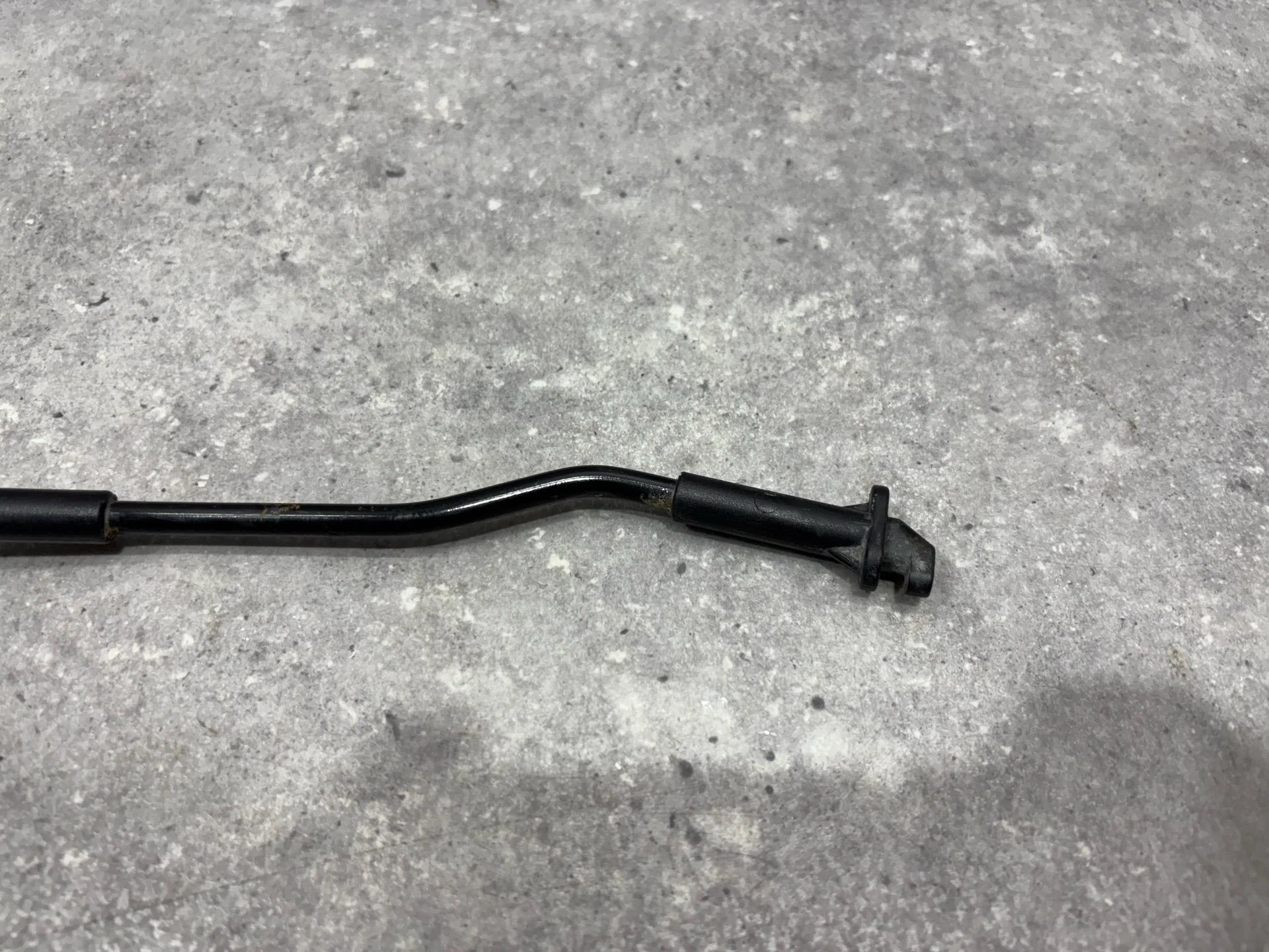 Держатель капота Nissan Qashqai J11 рест. J11 2020 - миниатюра 3