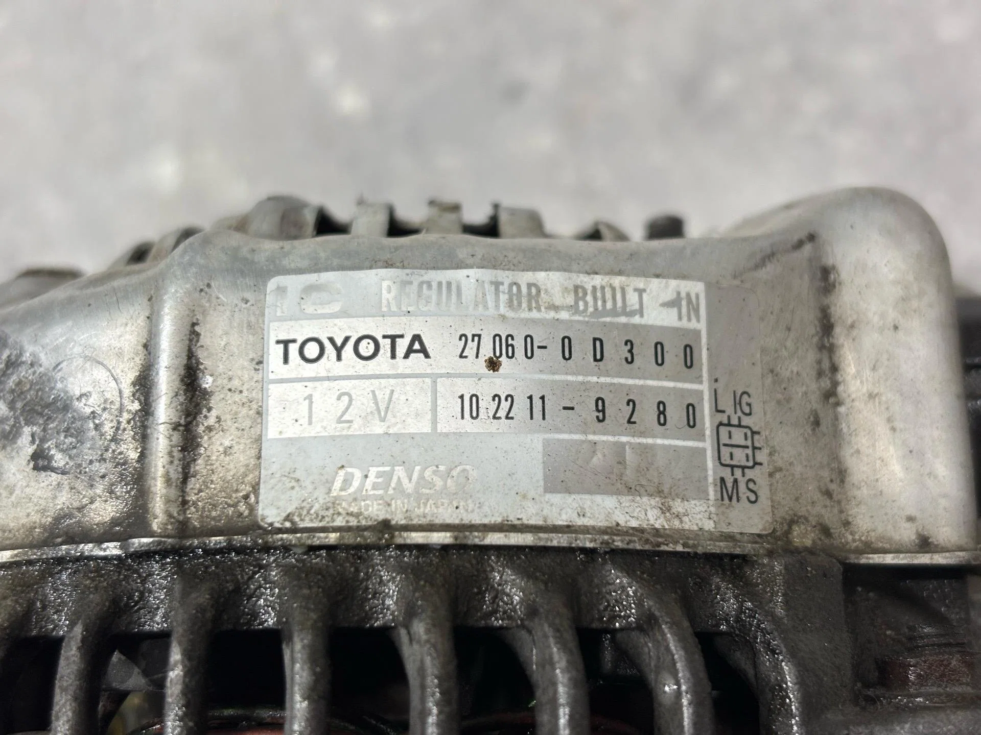 Генератор Toyota Avensis 2 T250 рест. ADT250 - миниатюра 8