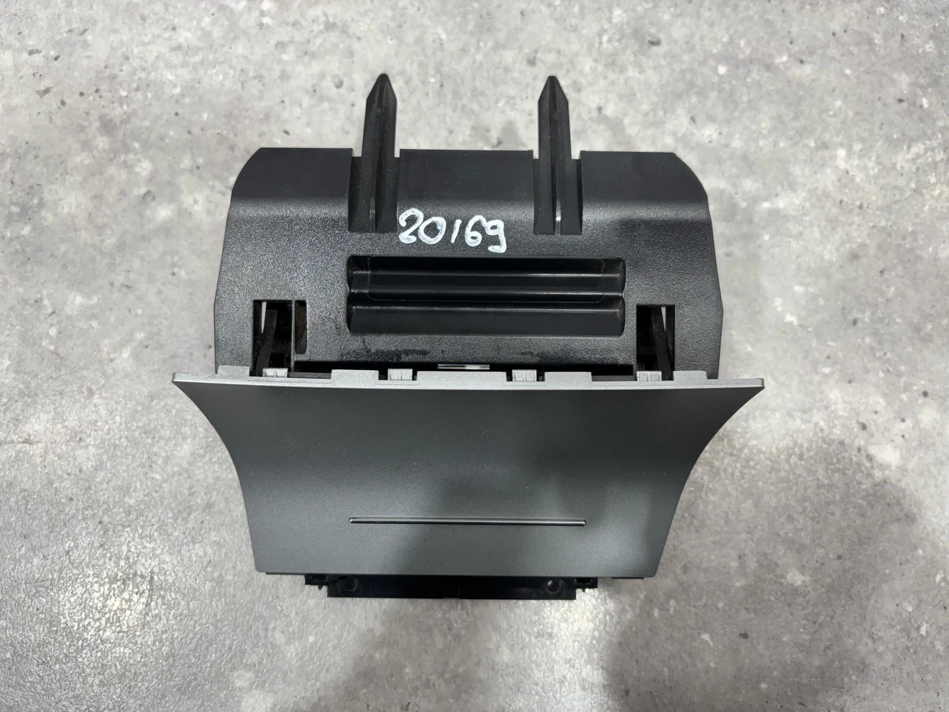 Пепельница передняя Skoda Octavia 2 рест. 1Z3 2012 - миниатюра 2