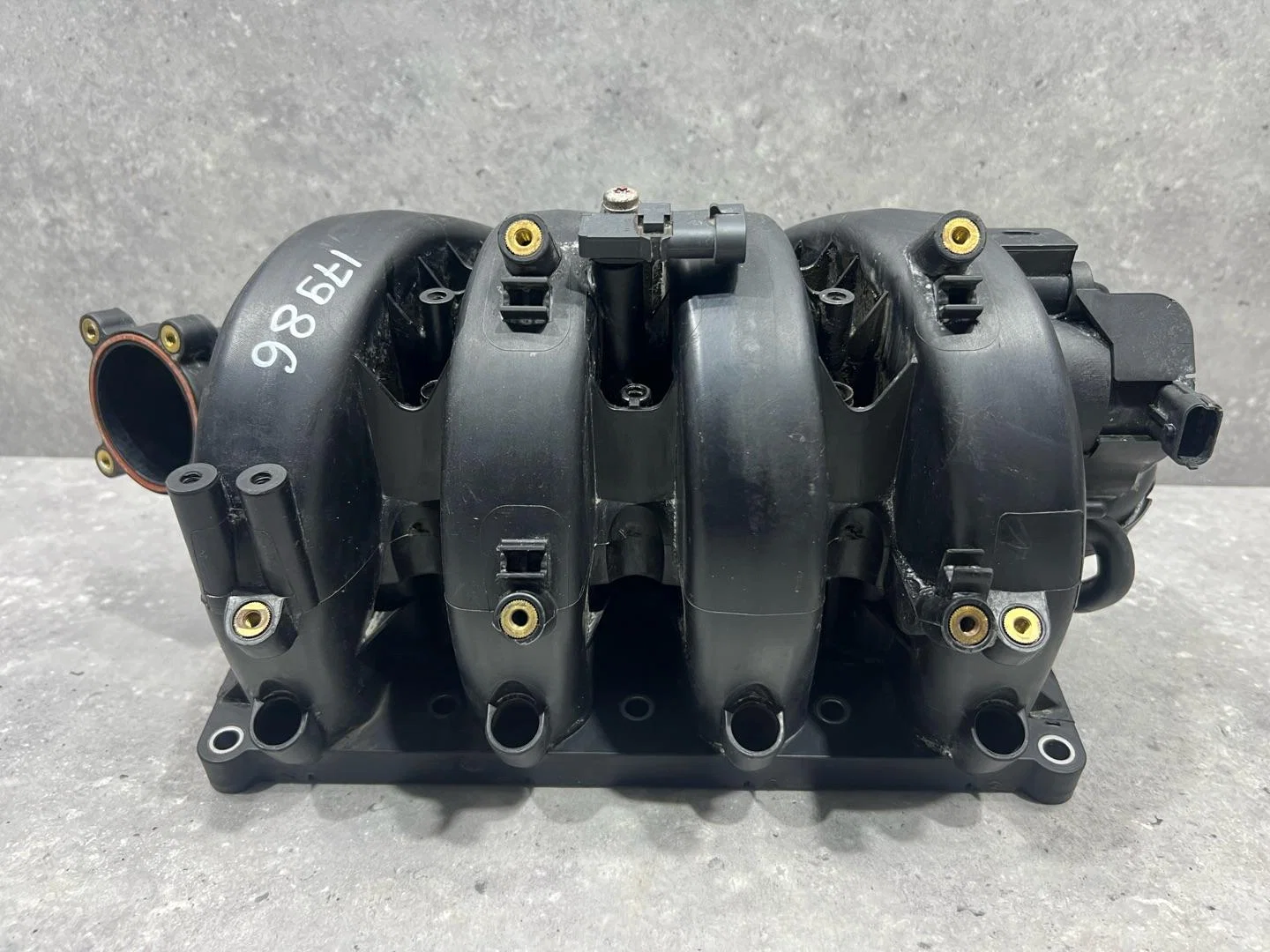 Впускной коллектор Opel Astra H рест. L69 2013 - миниатюра 3