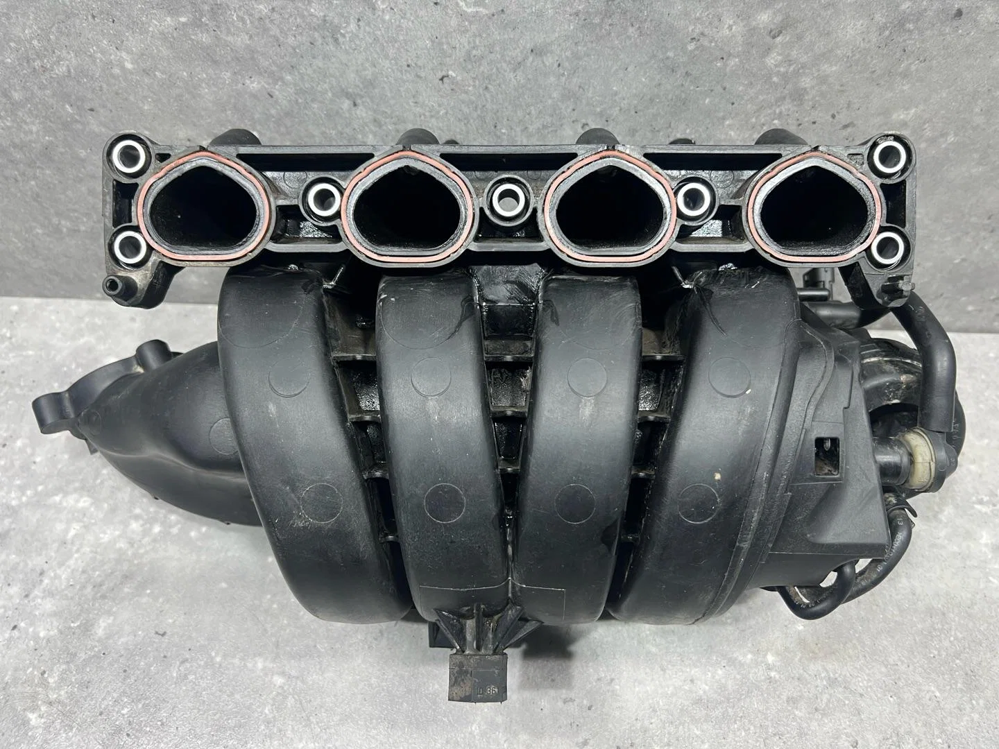 Впускной коллектор Opel Astra H рест. L69 2013 - миниатюра 6