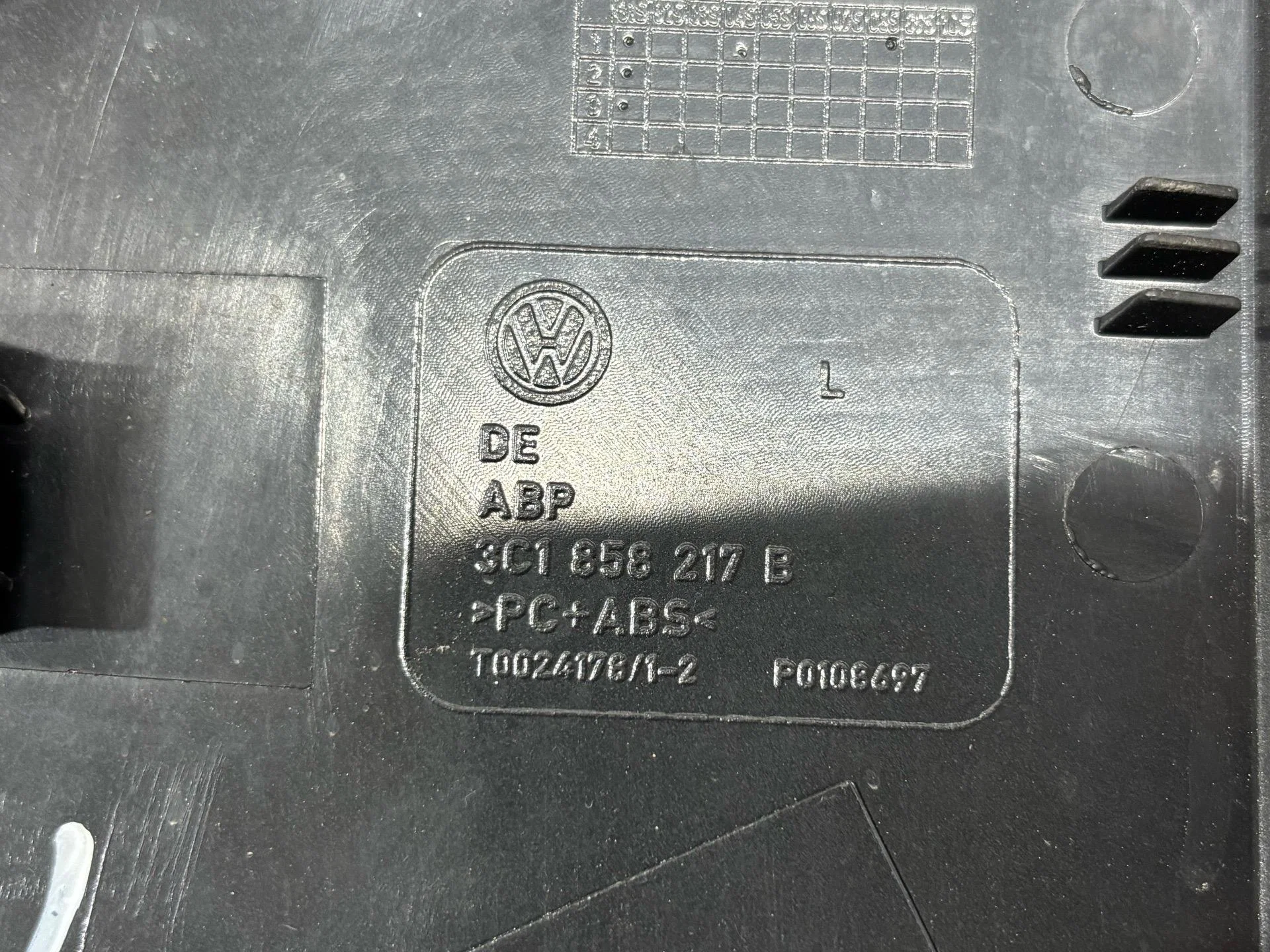 Крышка торпеды боковая левая Volkswagen Passat B6 - миниатюра 7