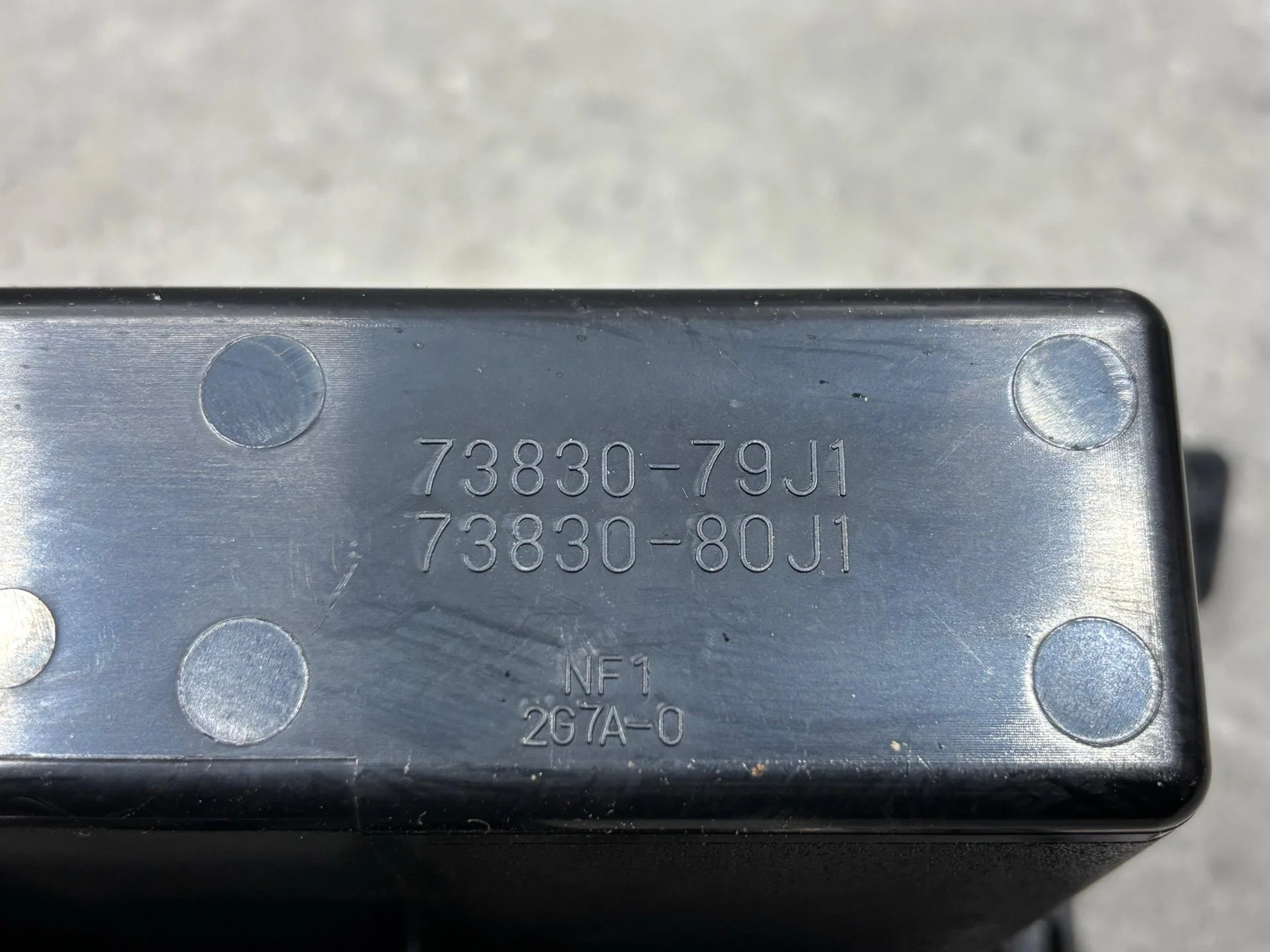 Бардачок Suzuki SX4 1 YA21S 2008 7383080J105PK - миниатюра 9