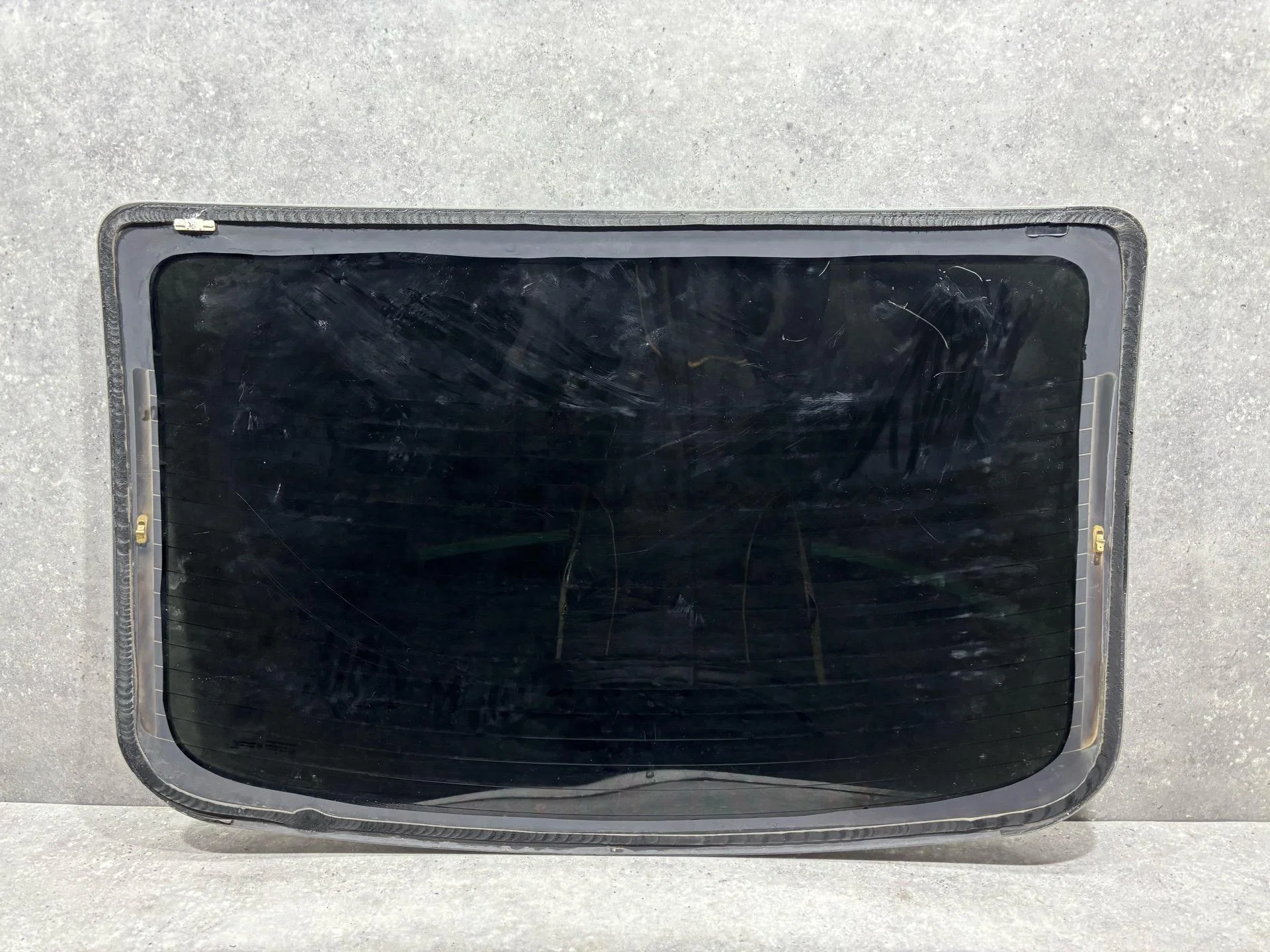 Стекло заднее Mazda 3 1 BK 2006 BN8V63930B - миниатюра 3