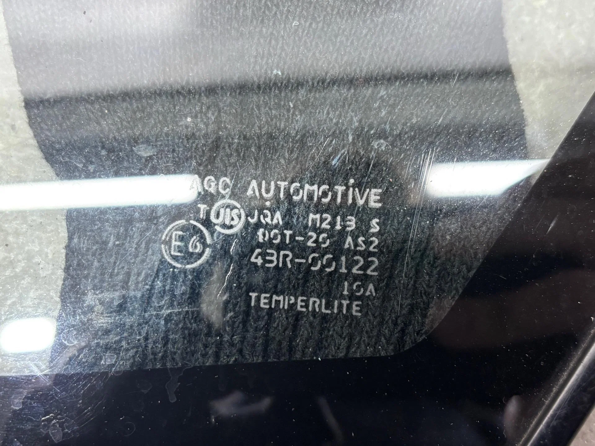 Стекло кузовное переднее левое Suzuki SX4 1 YA21S - миниатюра 2
