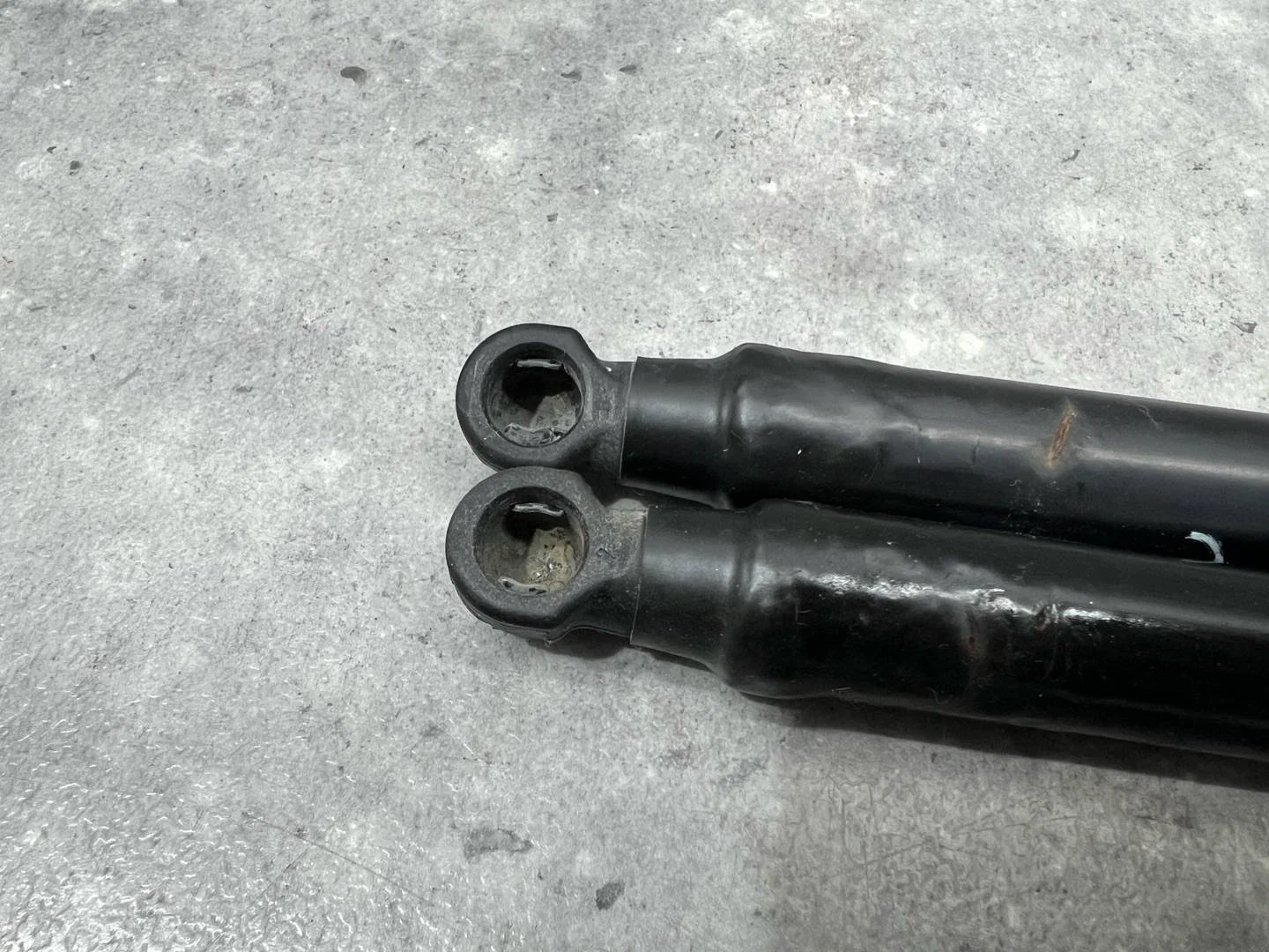 Амортизатор крышки багажника Fiat Punto 51778432 - миниатюра 3