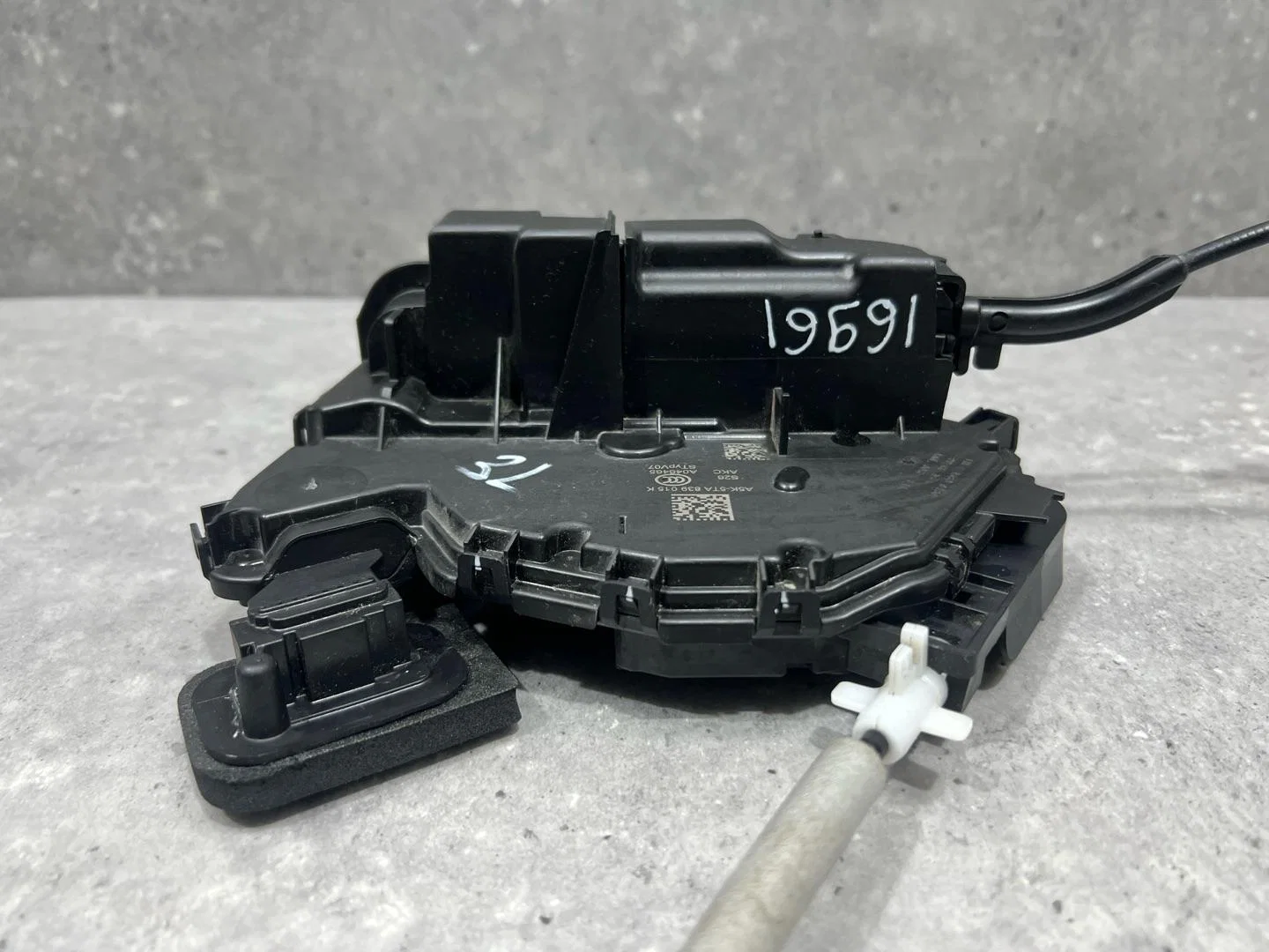 Замок двери задней левой Volkswagen Taos 1 2021 - миниатюра 4