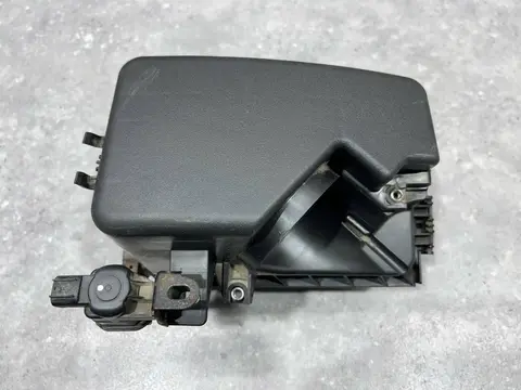 Корпус воздушногo фильтра Toyota Corolla 10 E150