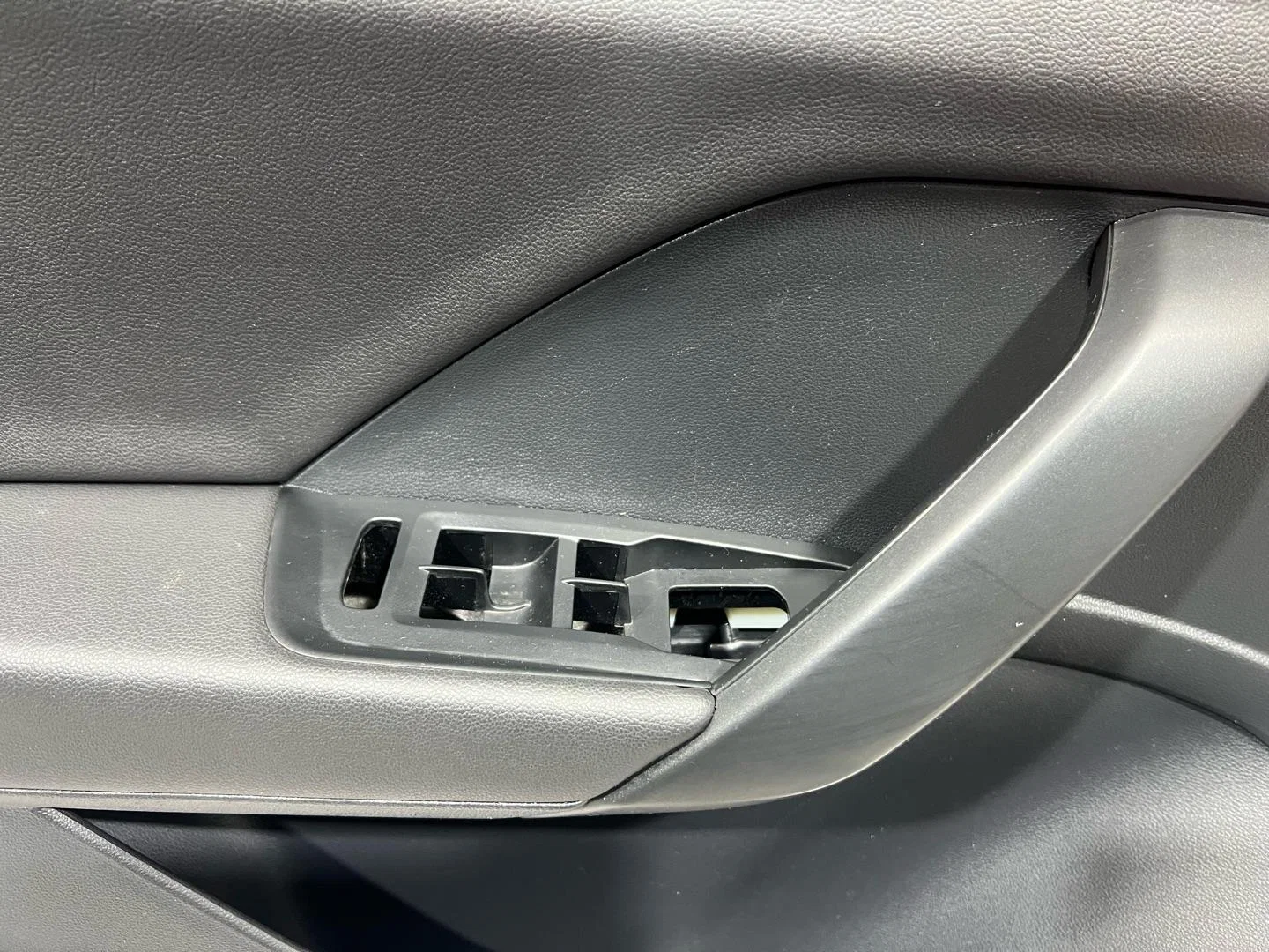 Обшивка двери передней левой Volkswagen Taos 1 - миниатюра 10