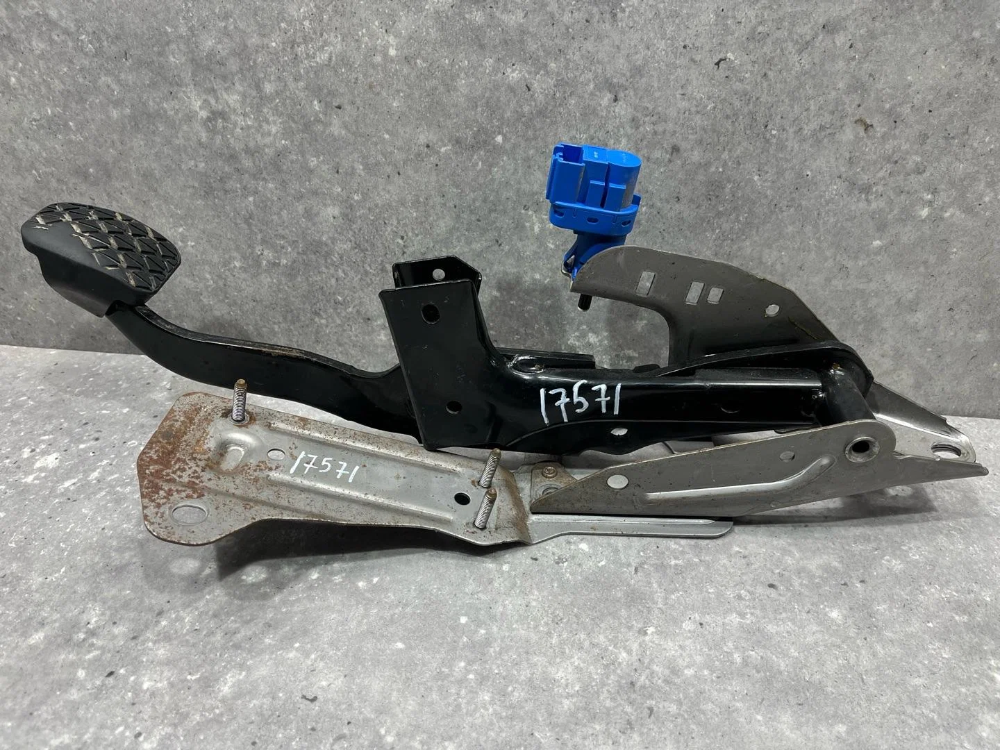 Педаль тормоза Mazda 3 2 BL 2009 BBM243300C - миниатюра 4