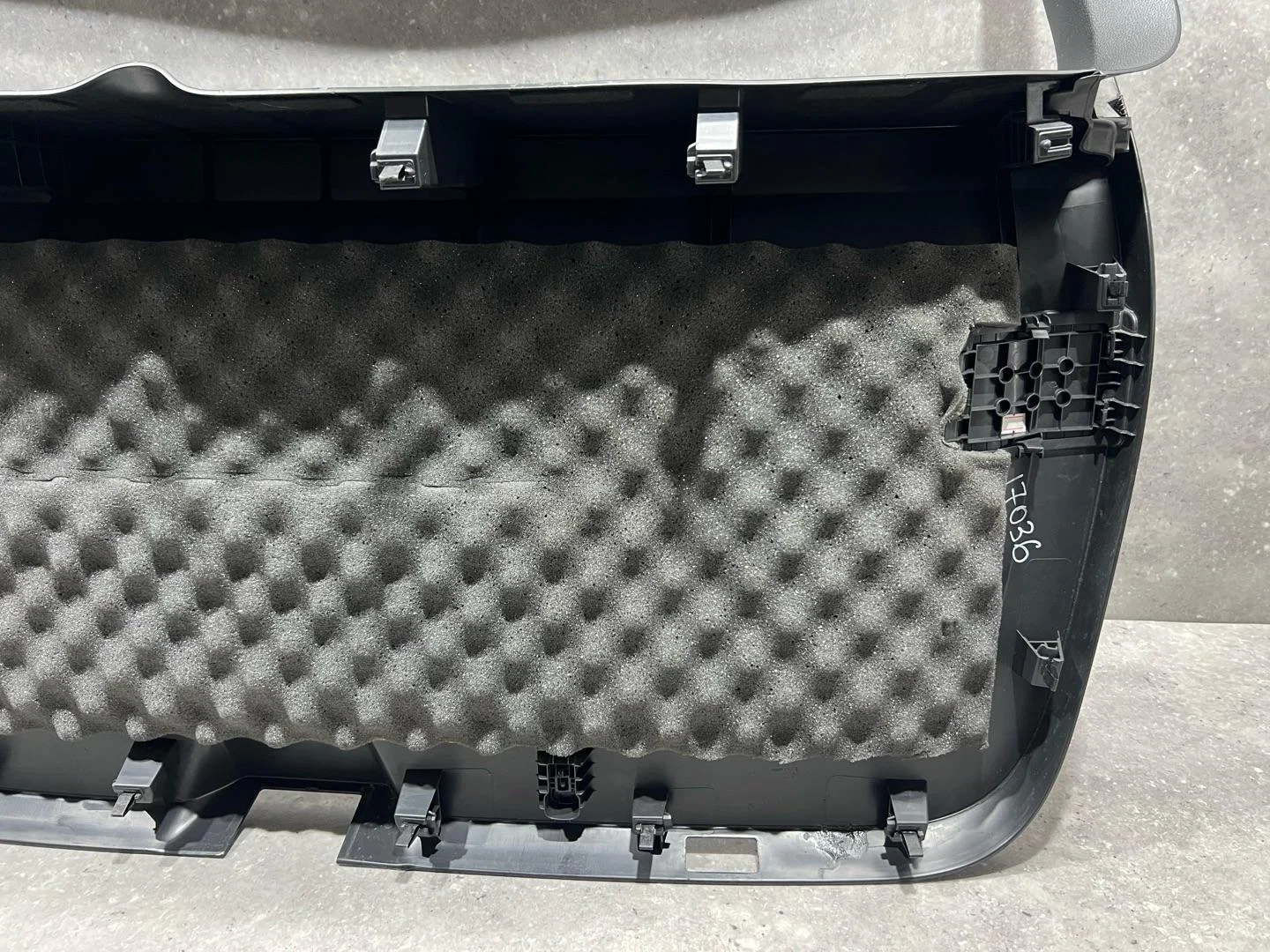 Обшивка двери багажника Volkswagen Taos 1 2021 - миниатюра 9