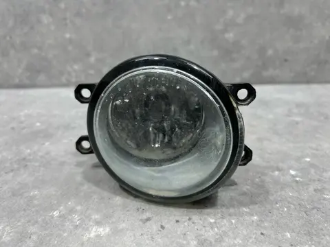 Фара противотуманная правая Toyota Corolla 10 E150