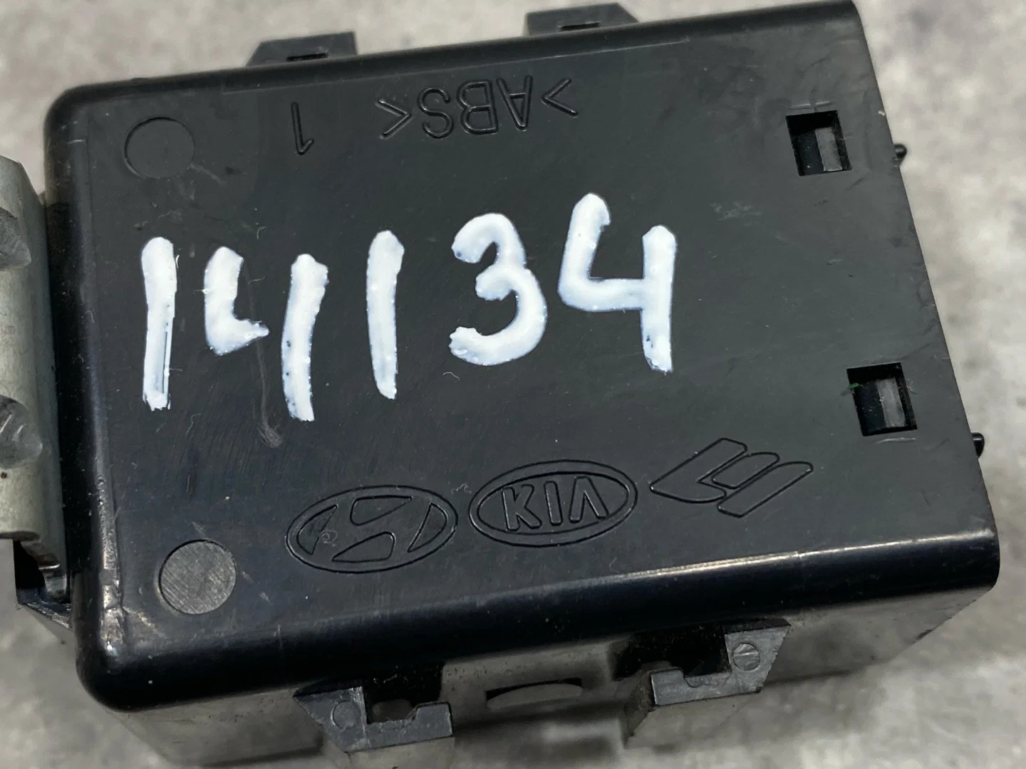 Блок иммобилайзера Kia Ceed 2 JD 2013 954202V000 - миниатюра 5