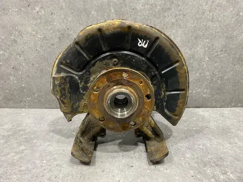 Кулак передний правый Volkswagen Jetta 5 1K2 2009